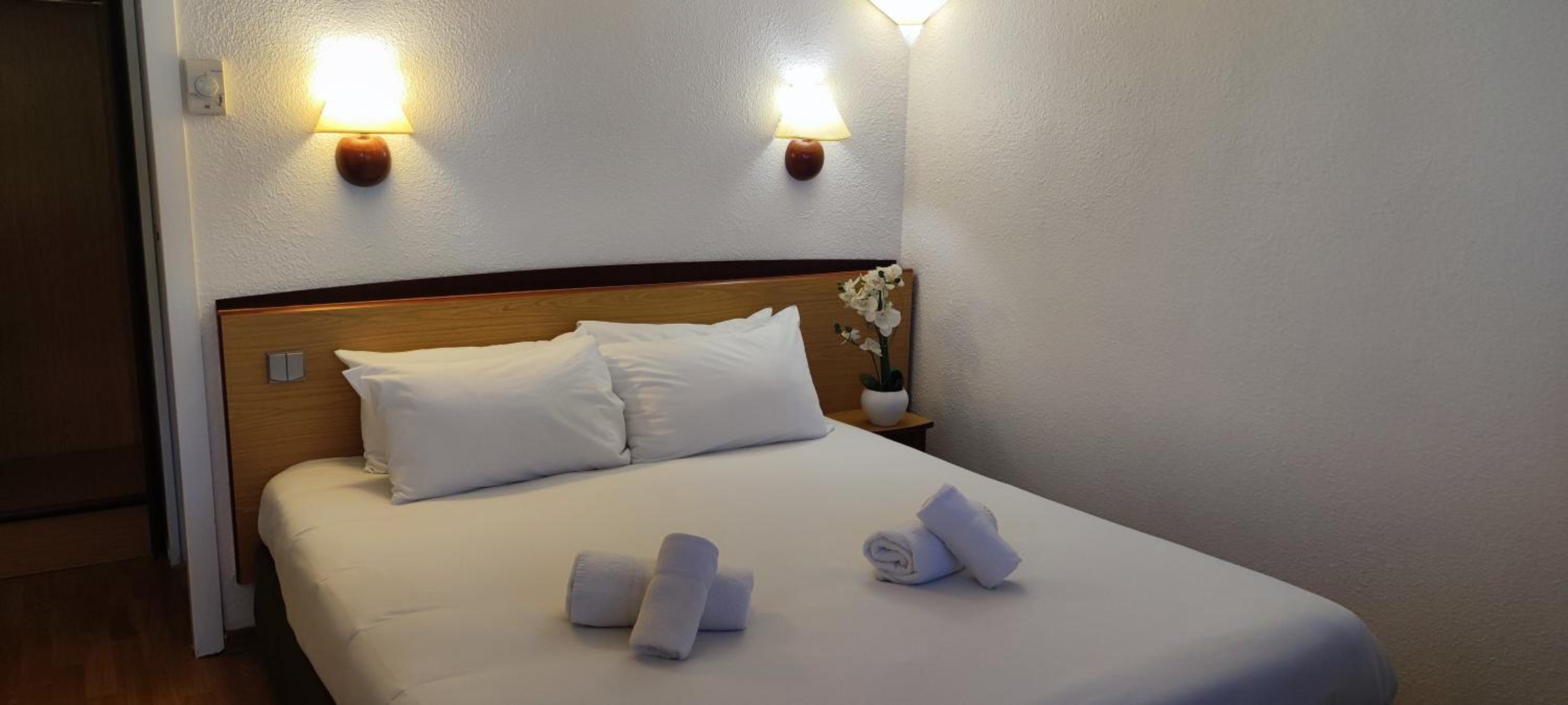Double Room - Photo 9