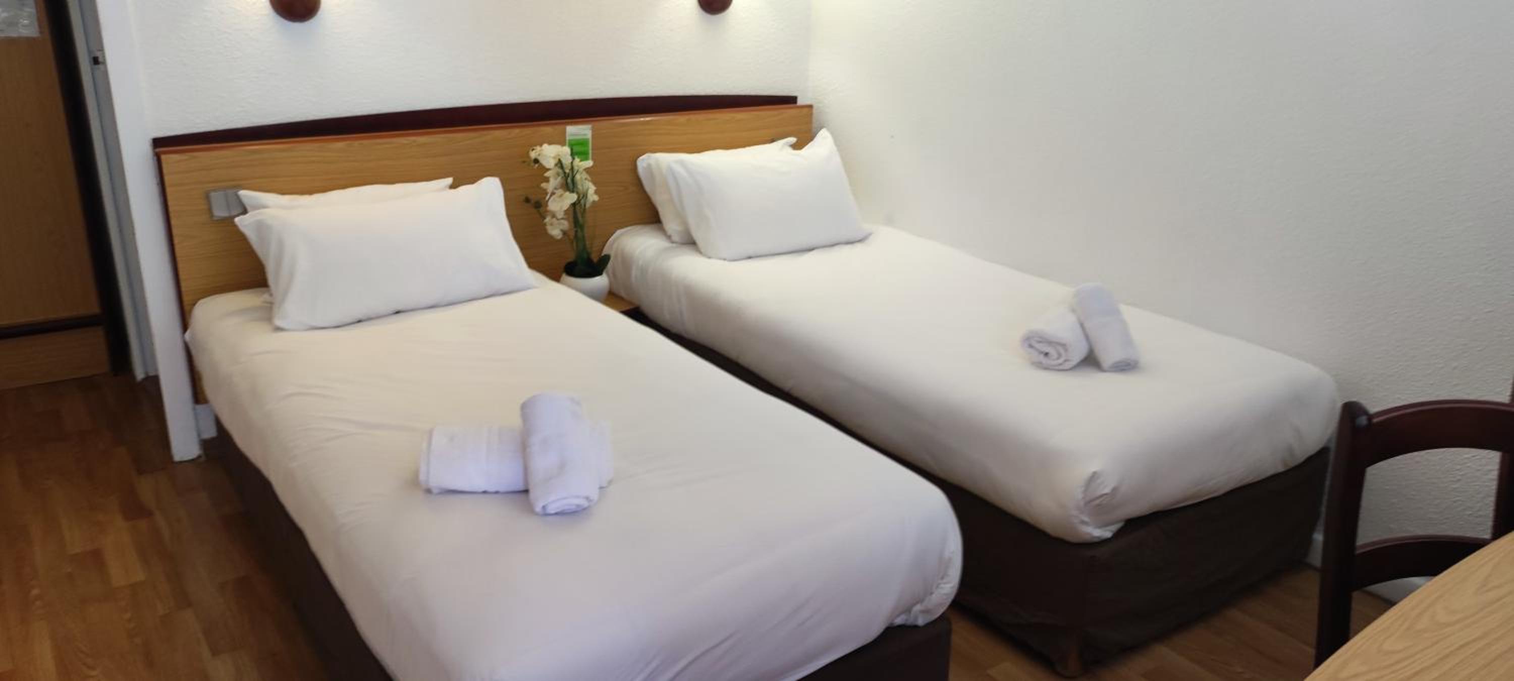 Twin Room - Photo 5