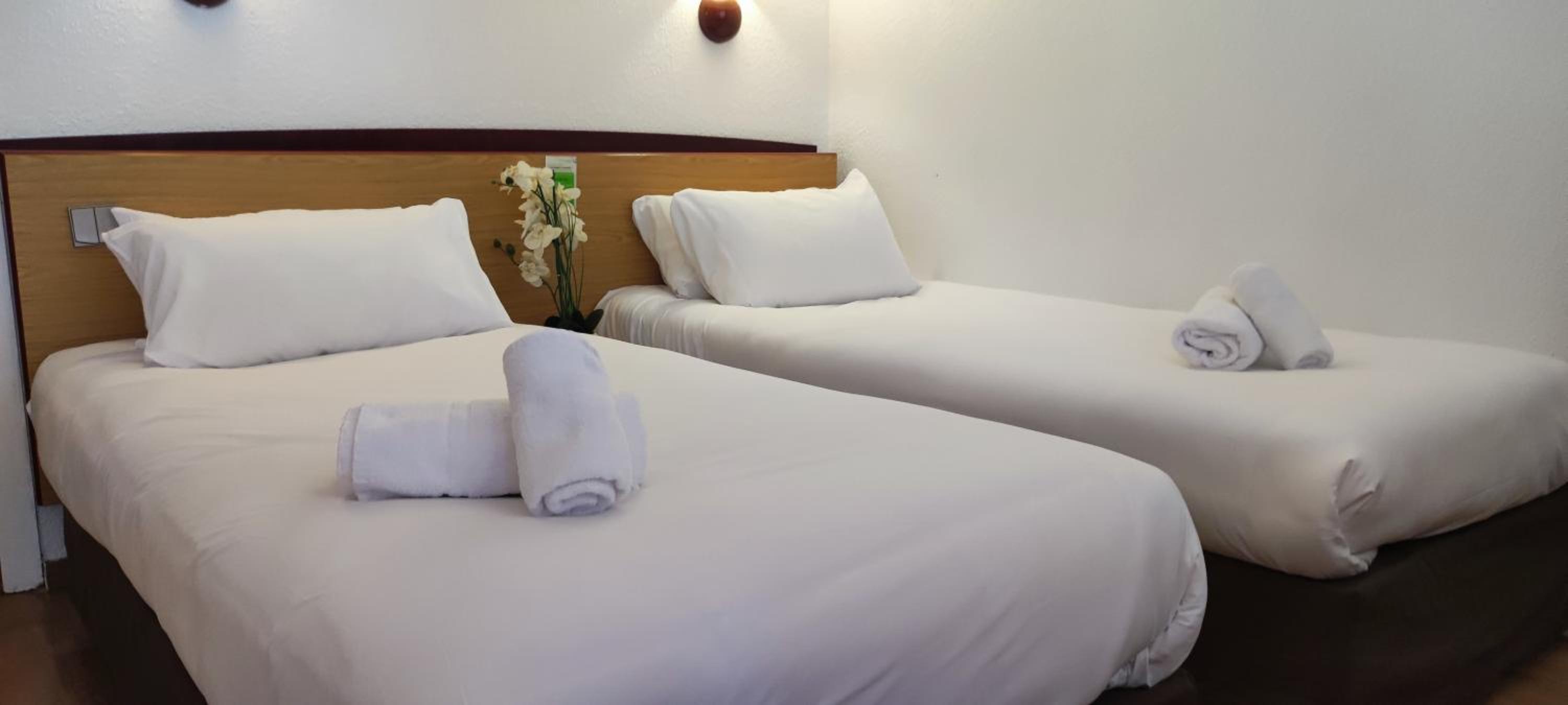 Twin Room - Photo 7