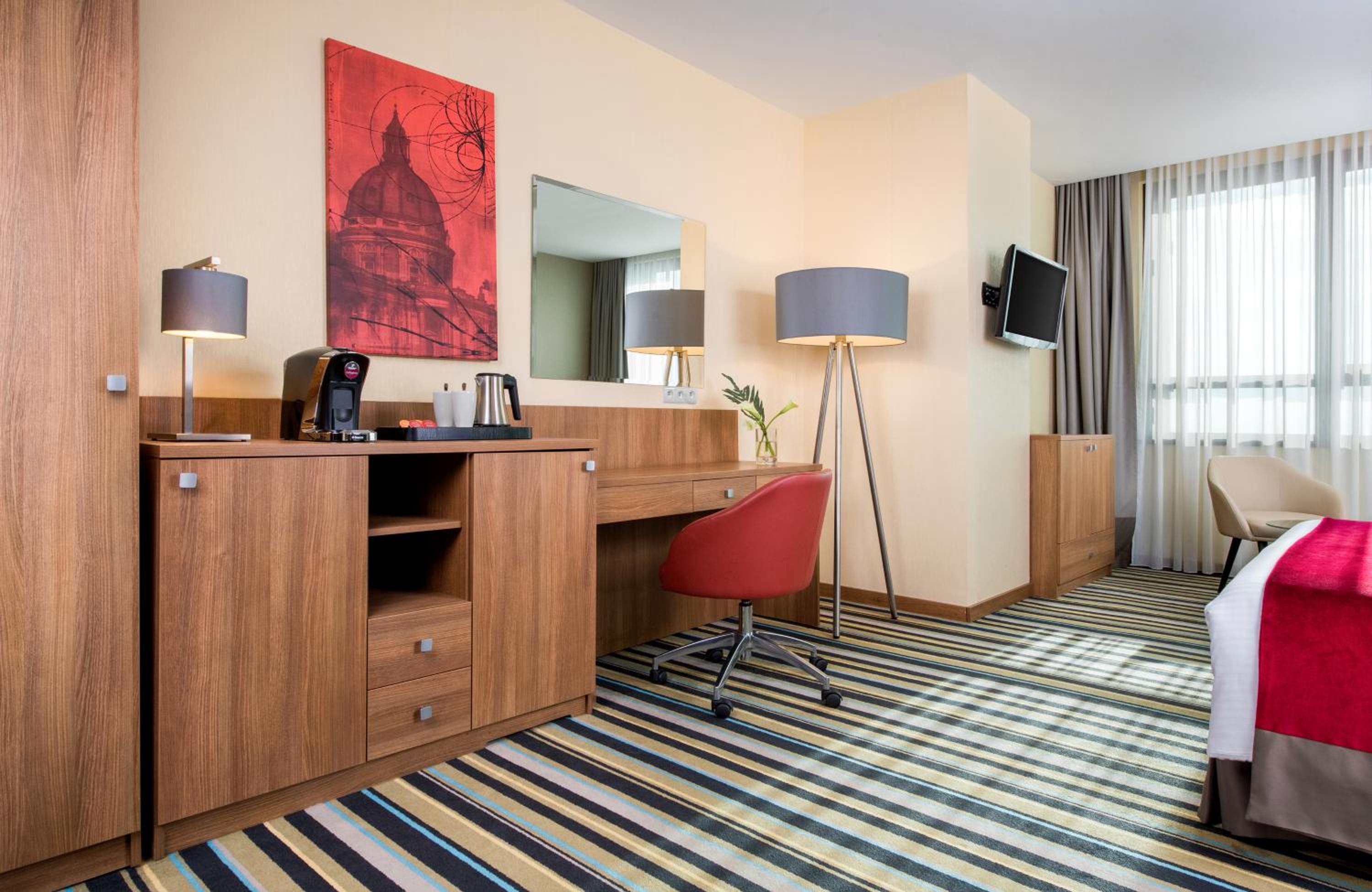 Deluxe Triple Room thumbnail 6