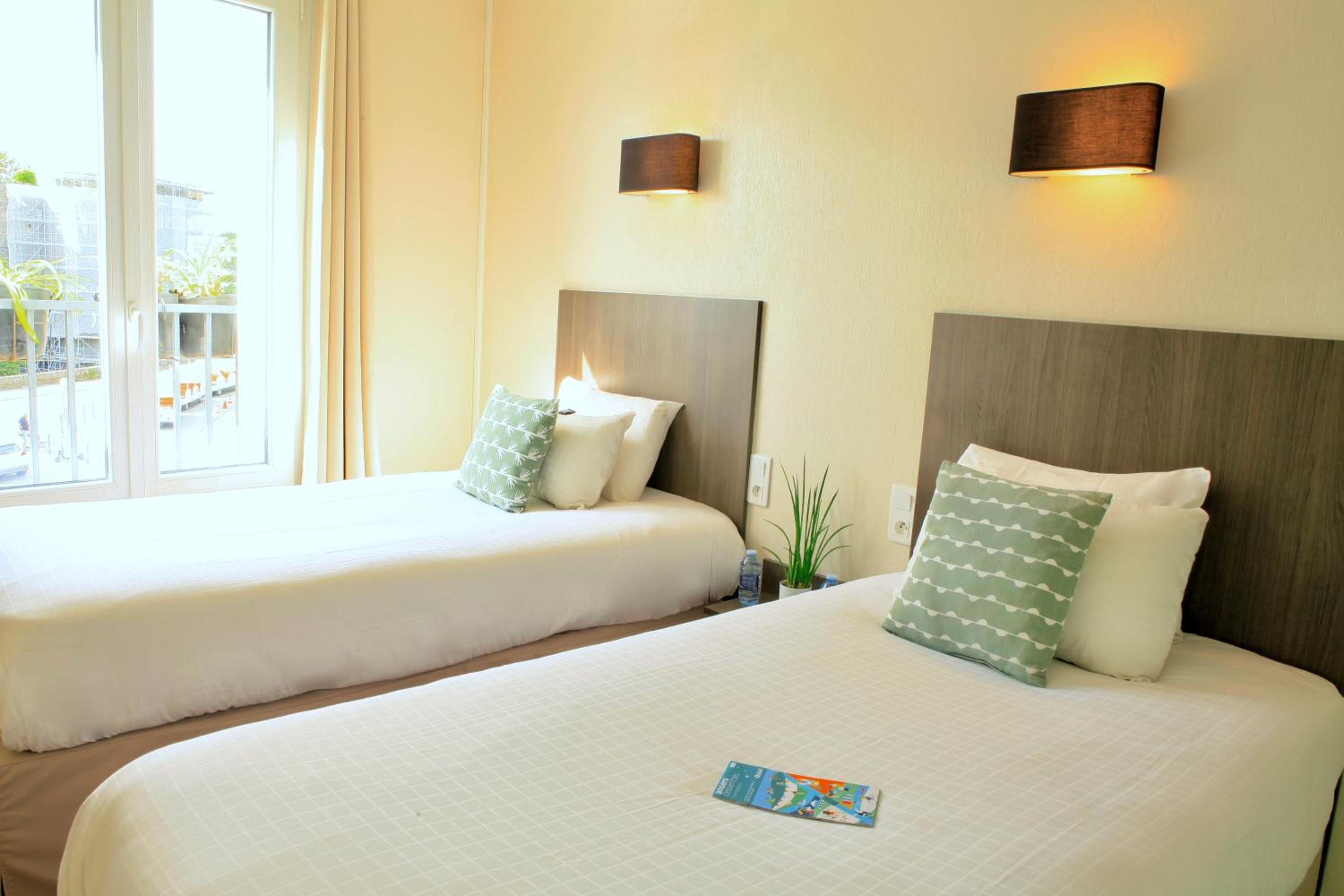 Classic Twin Room - Castle View