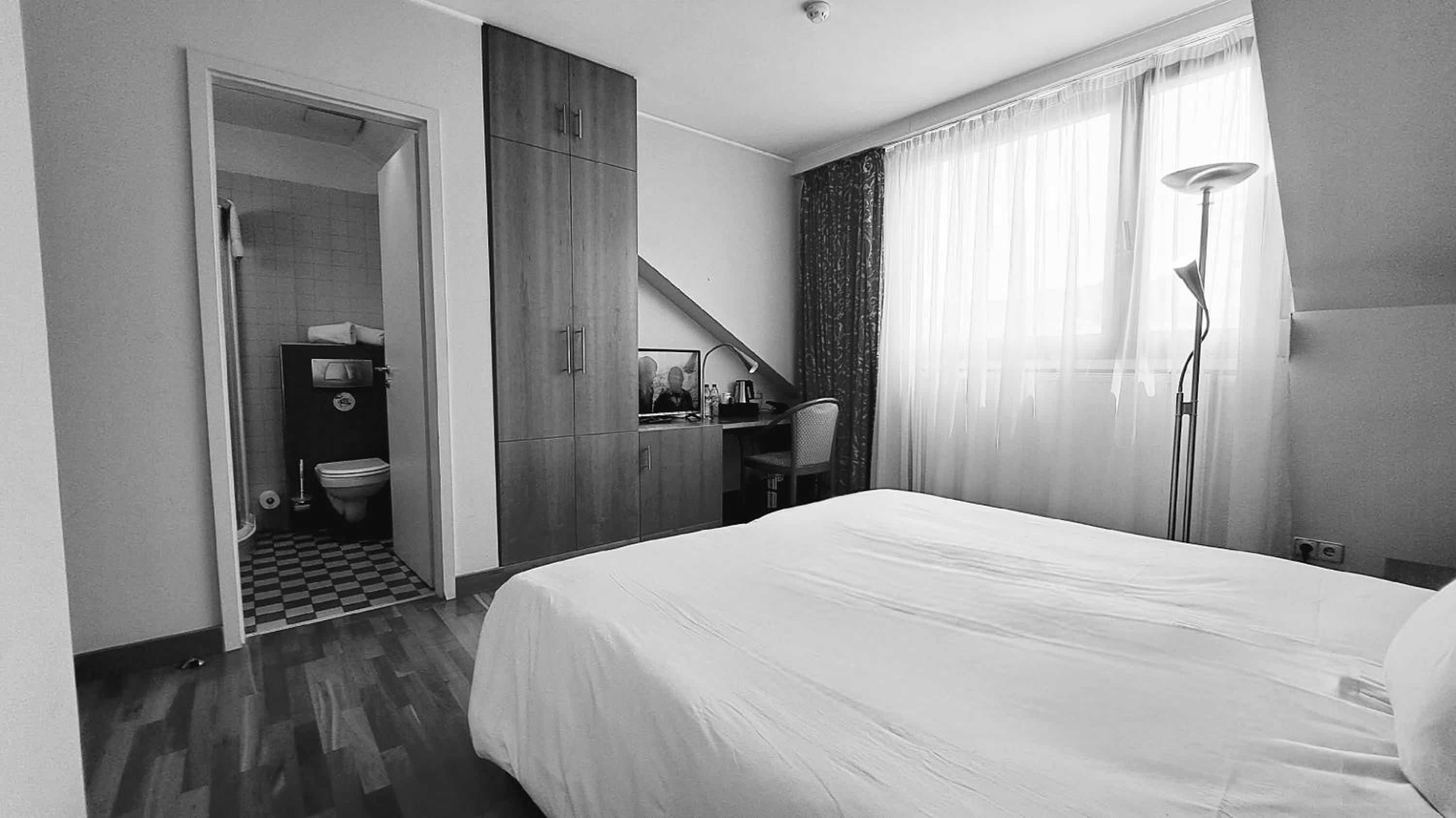 Standard Double Room - Photo 3