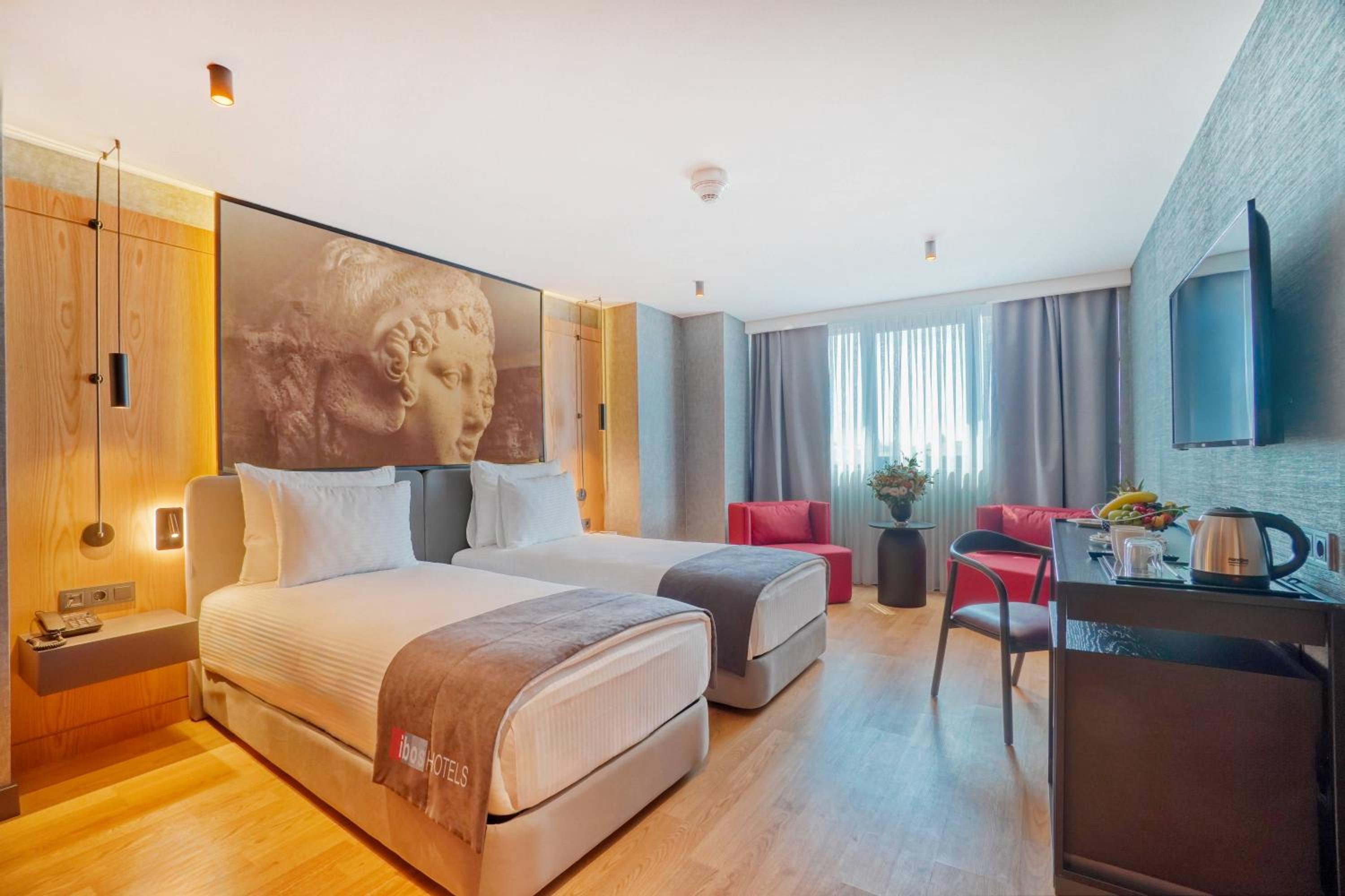 Deluxe Double or Twin Room with City View