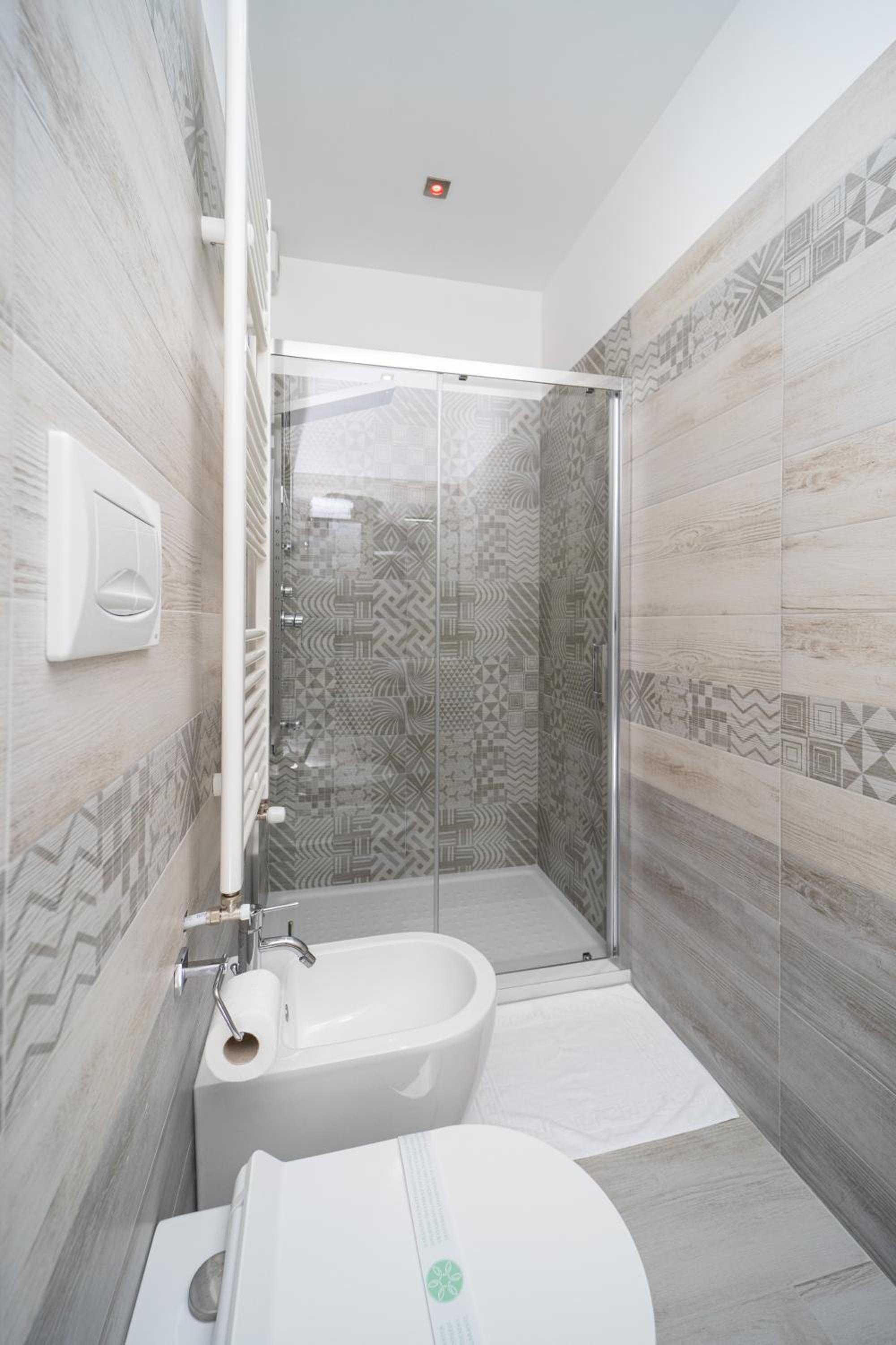 Queen Suite with Spa Bath photo 2