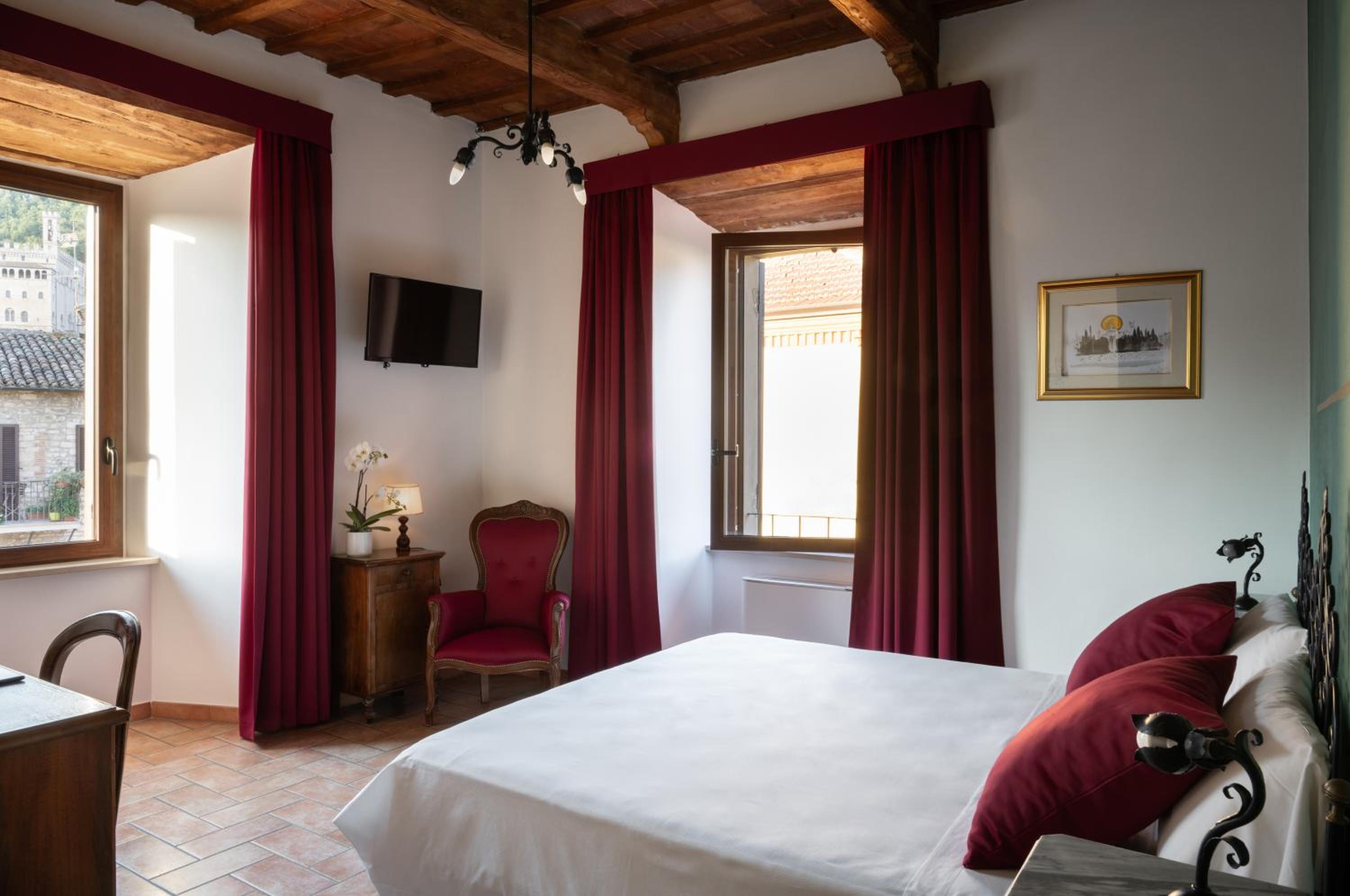 Standard Double Room - Photo 14