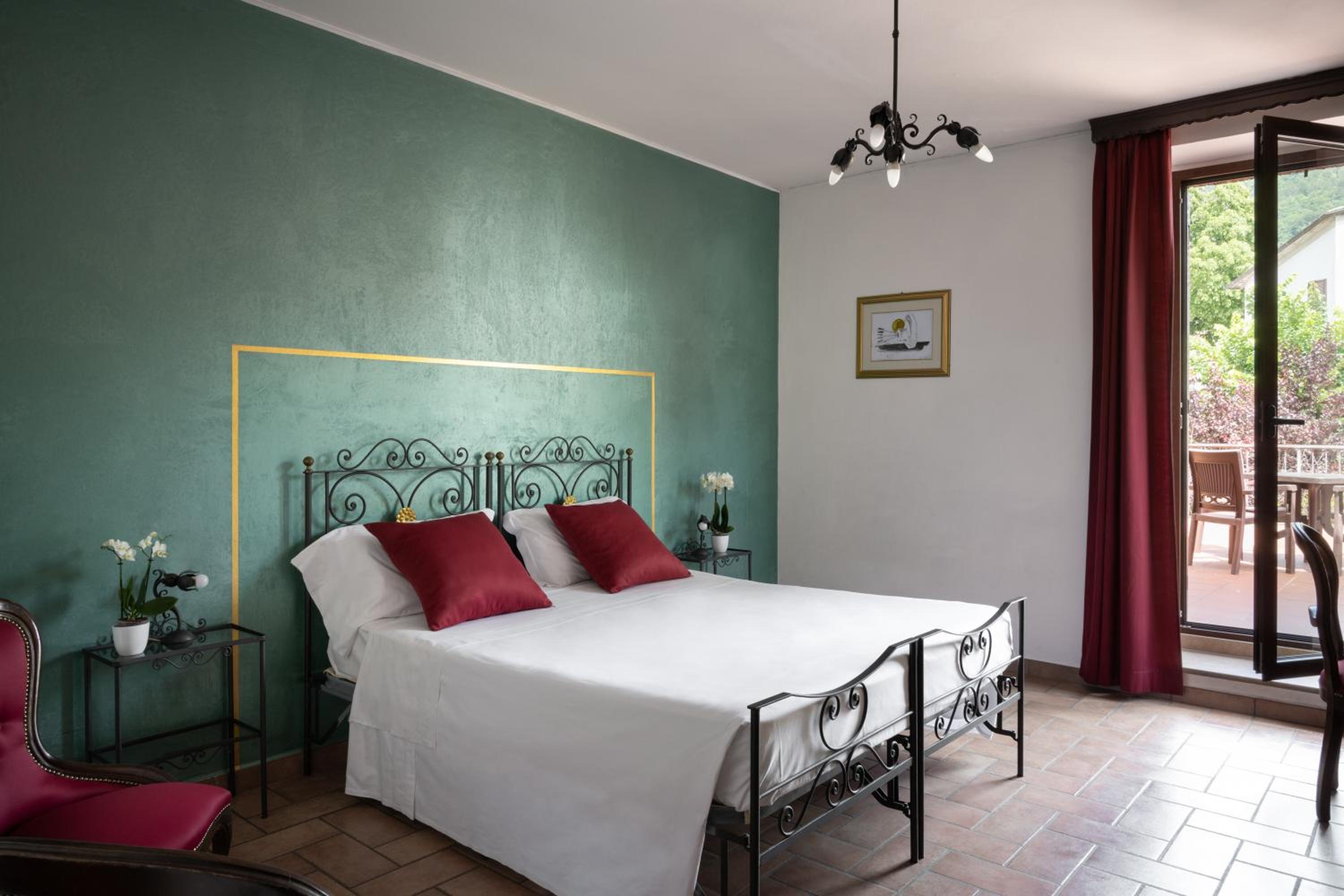 Standard Double Room - Photo 10