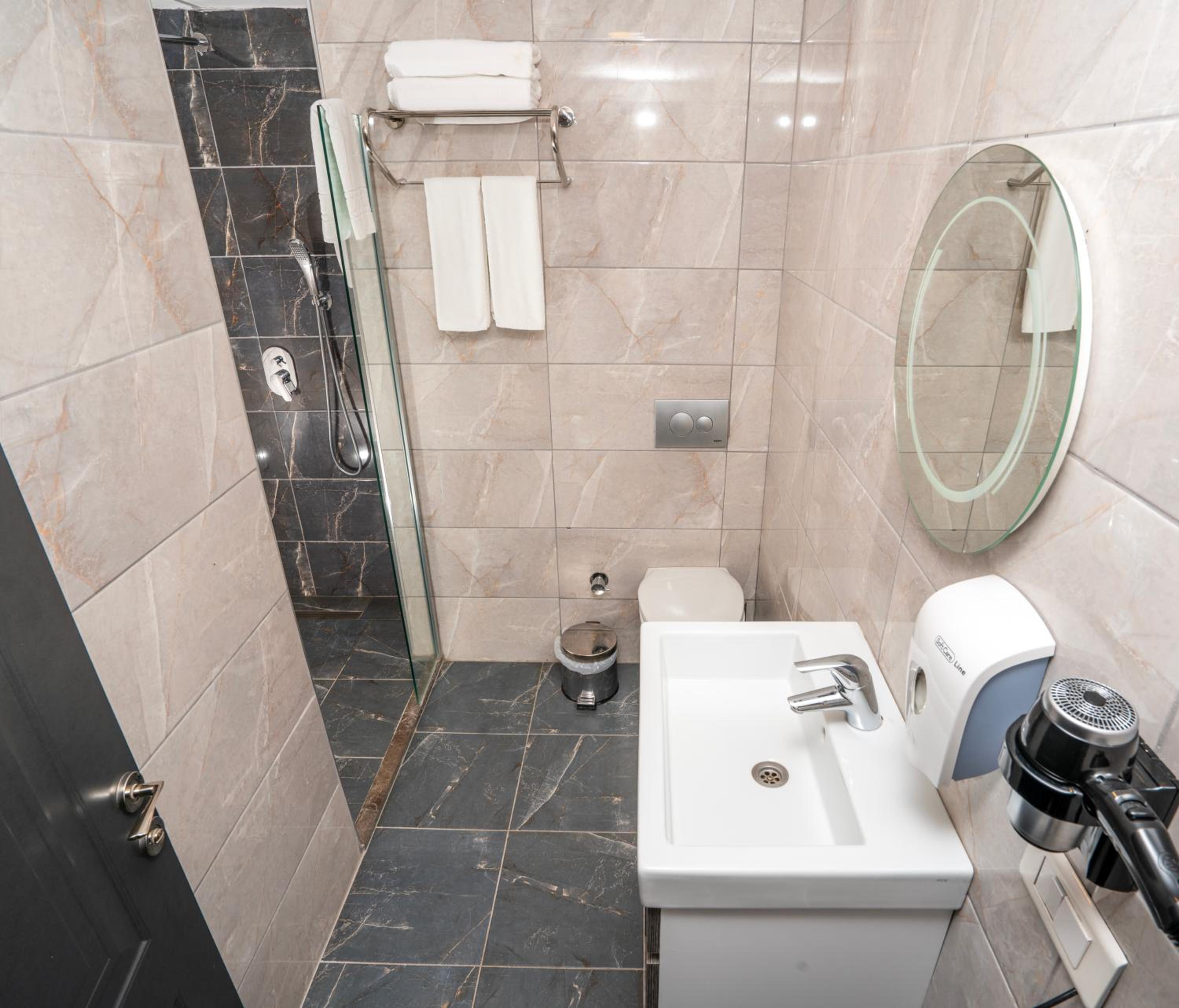 Suite with Spa Bath photo 2
