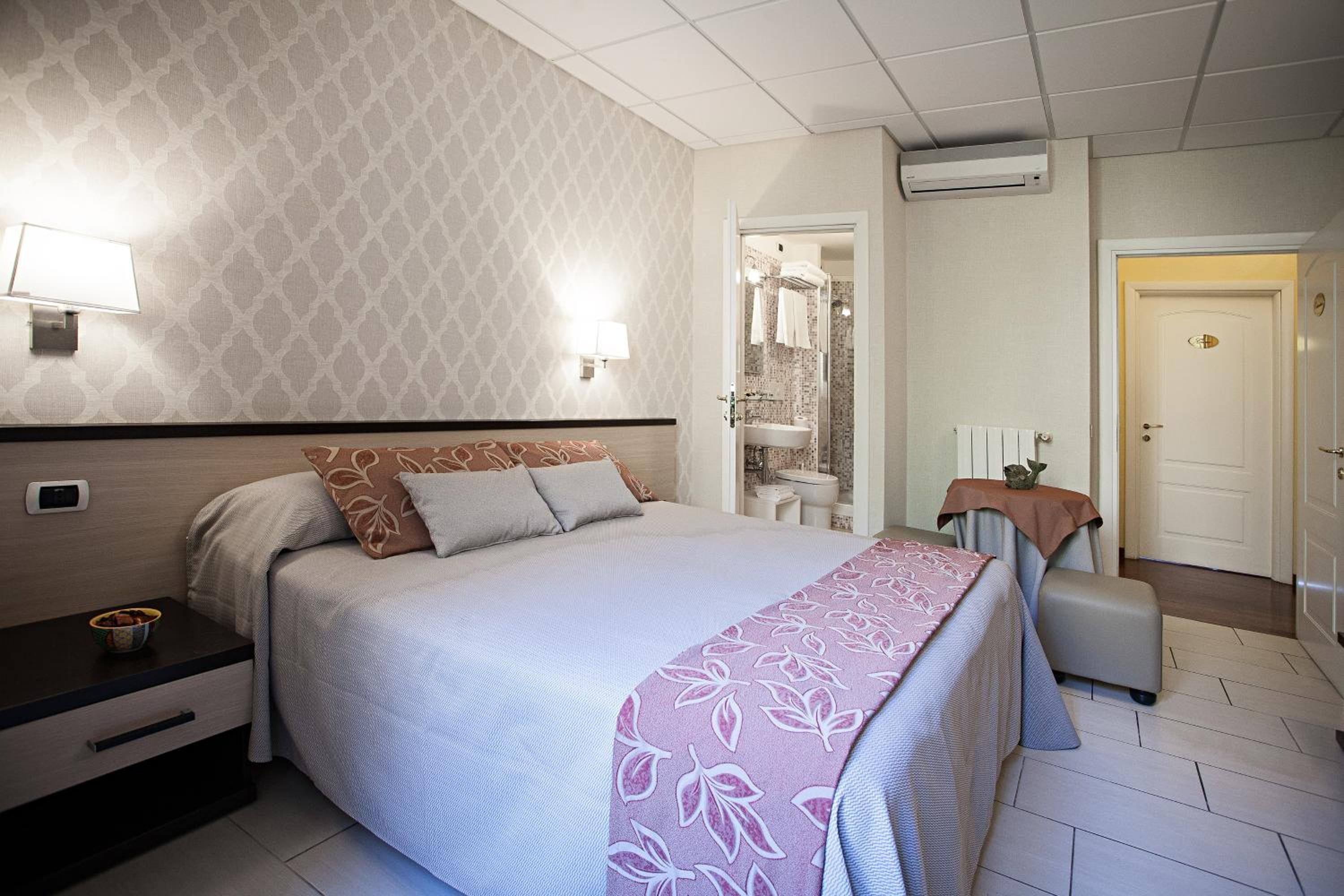 Superior King Room photo 2