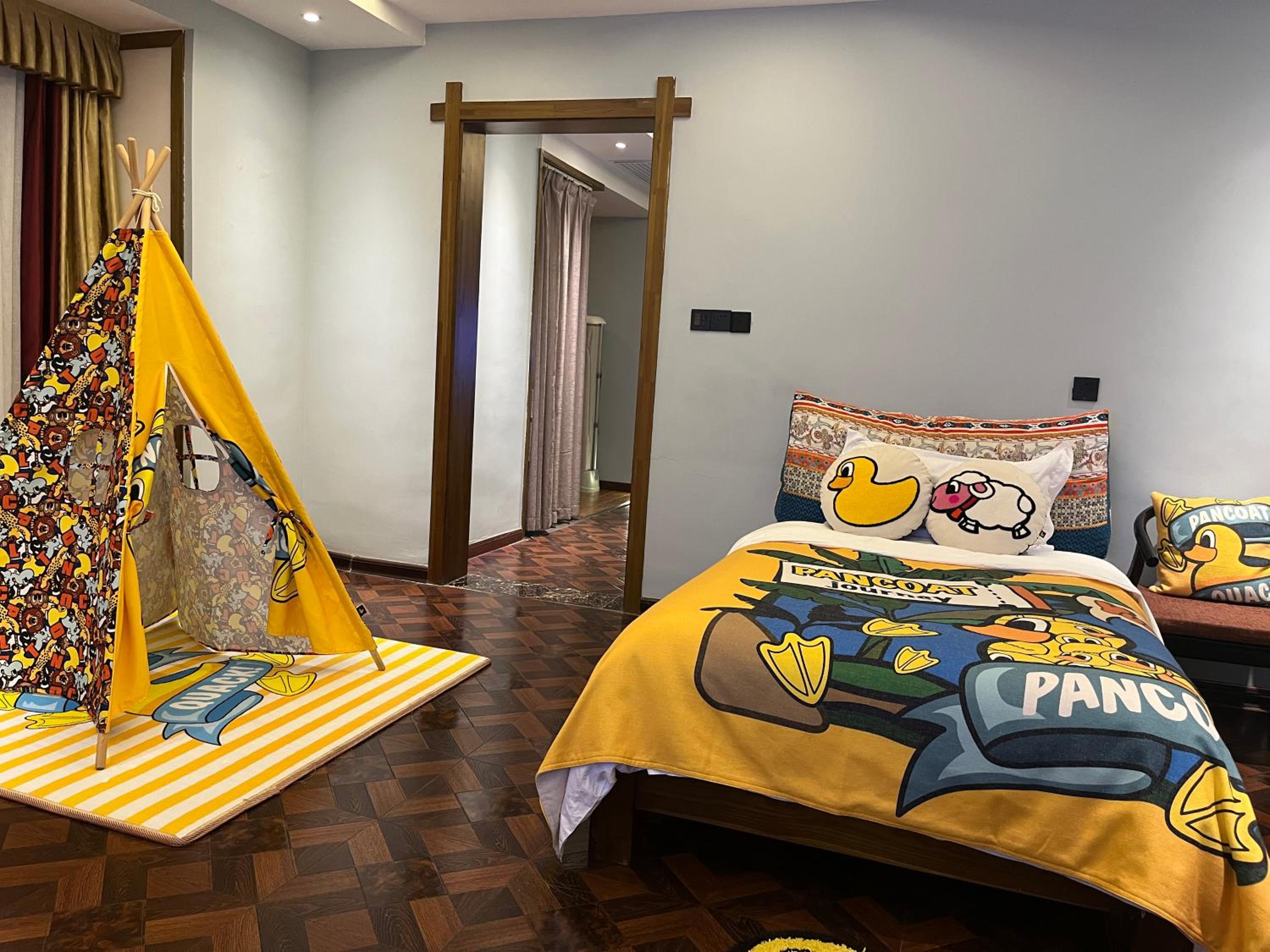 Deluxe Family Room photo 2
