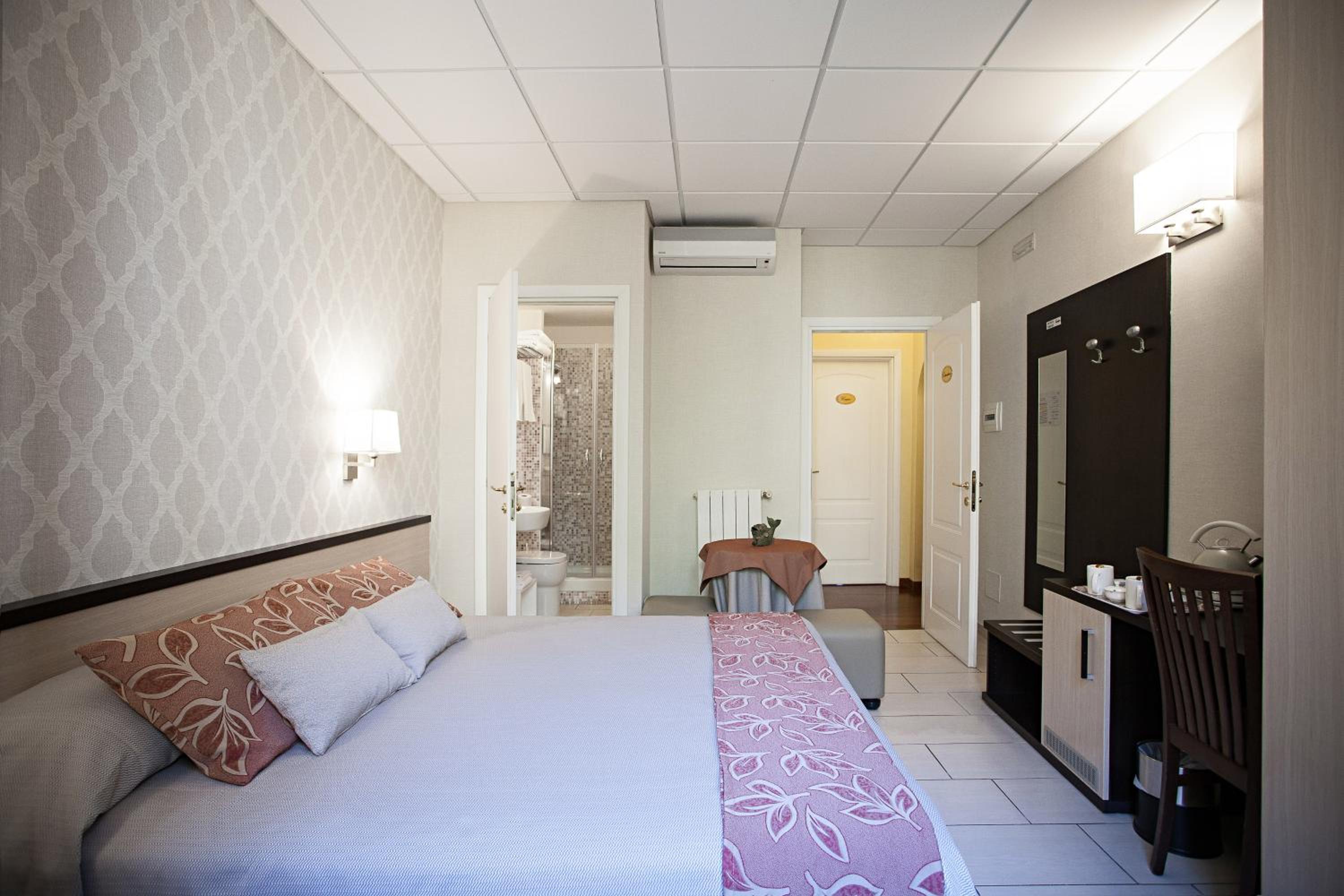Superior King Room photo 1