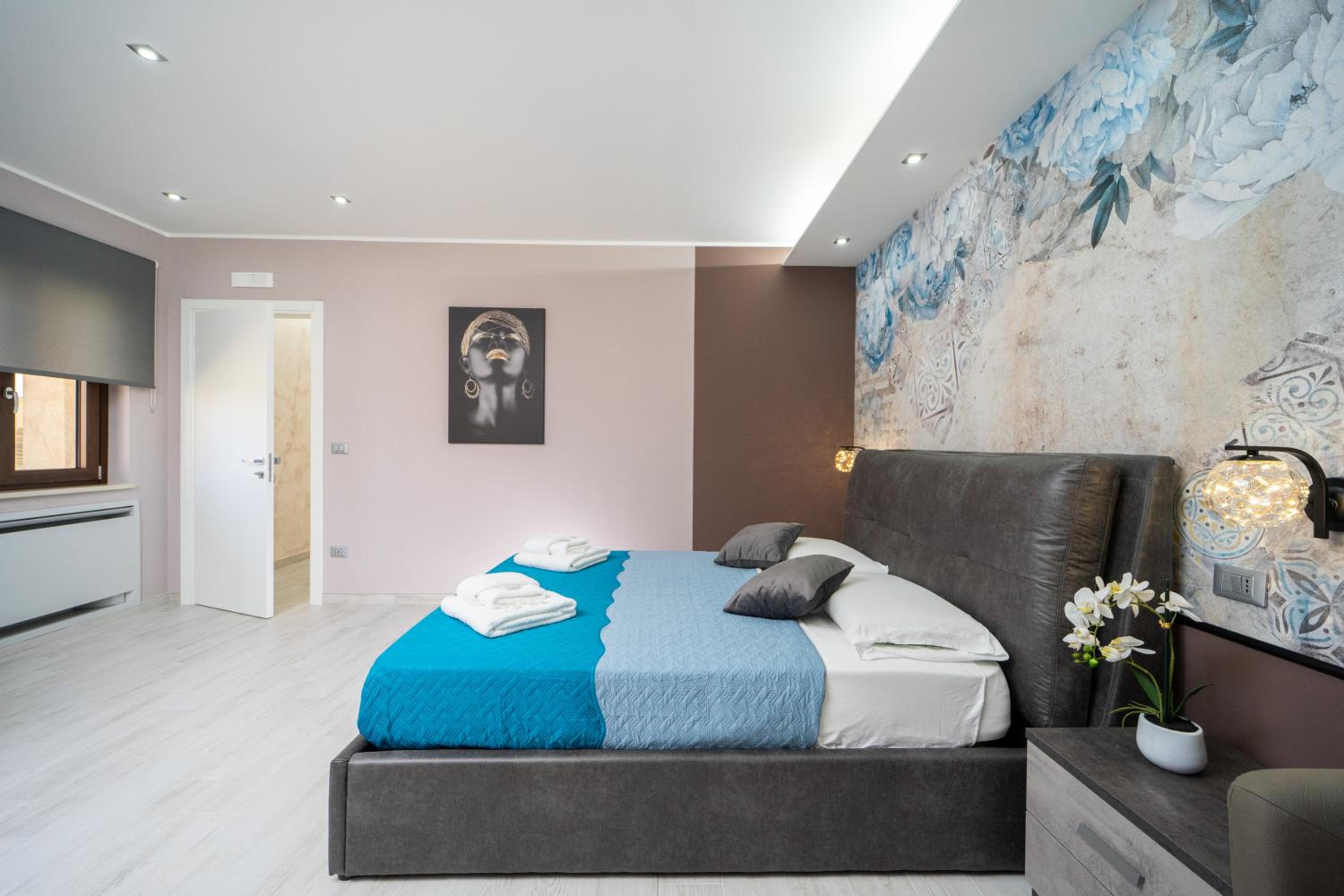 Junior Suite with Balcony - Photo 13