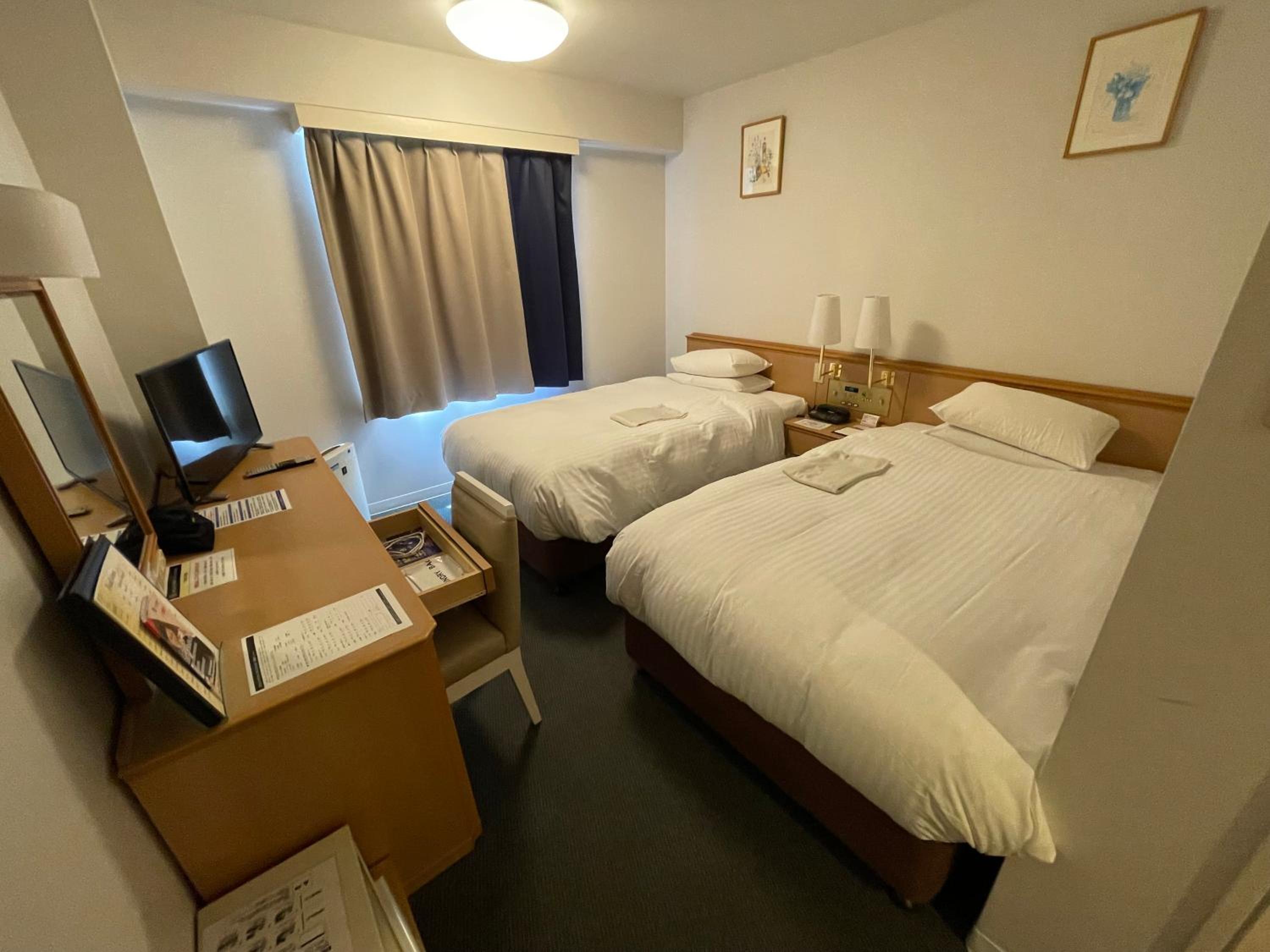 Standard Twin Room - Photo 4