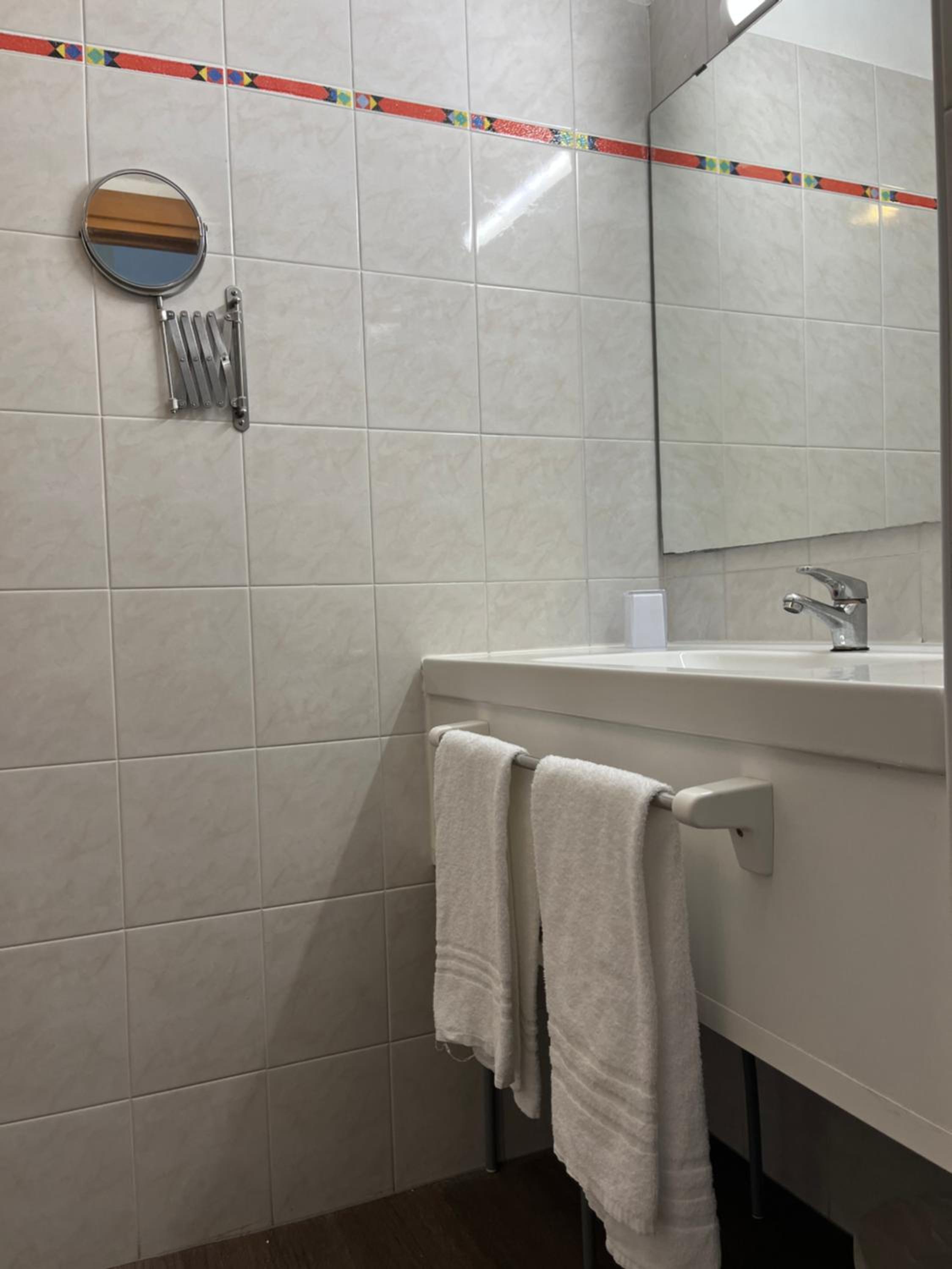 Deluxe Double or Twin Room - Photo 2