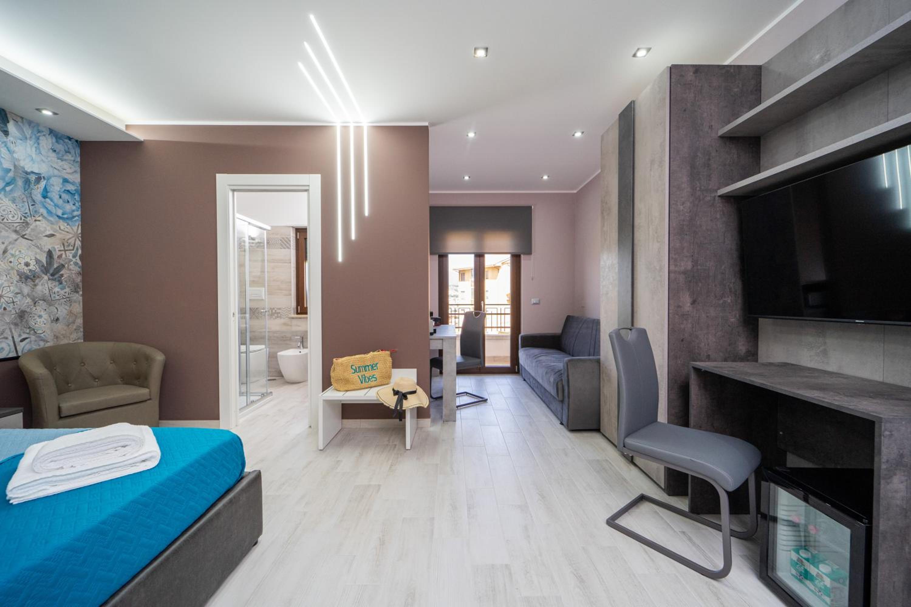 Junior Suite with Balcony - Photo 1