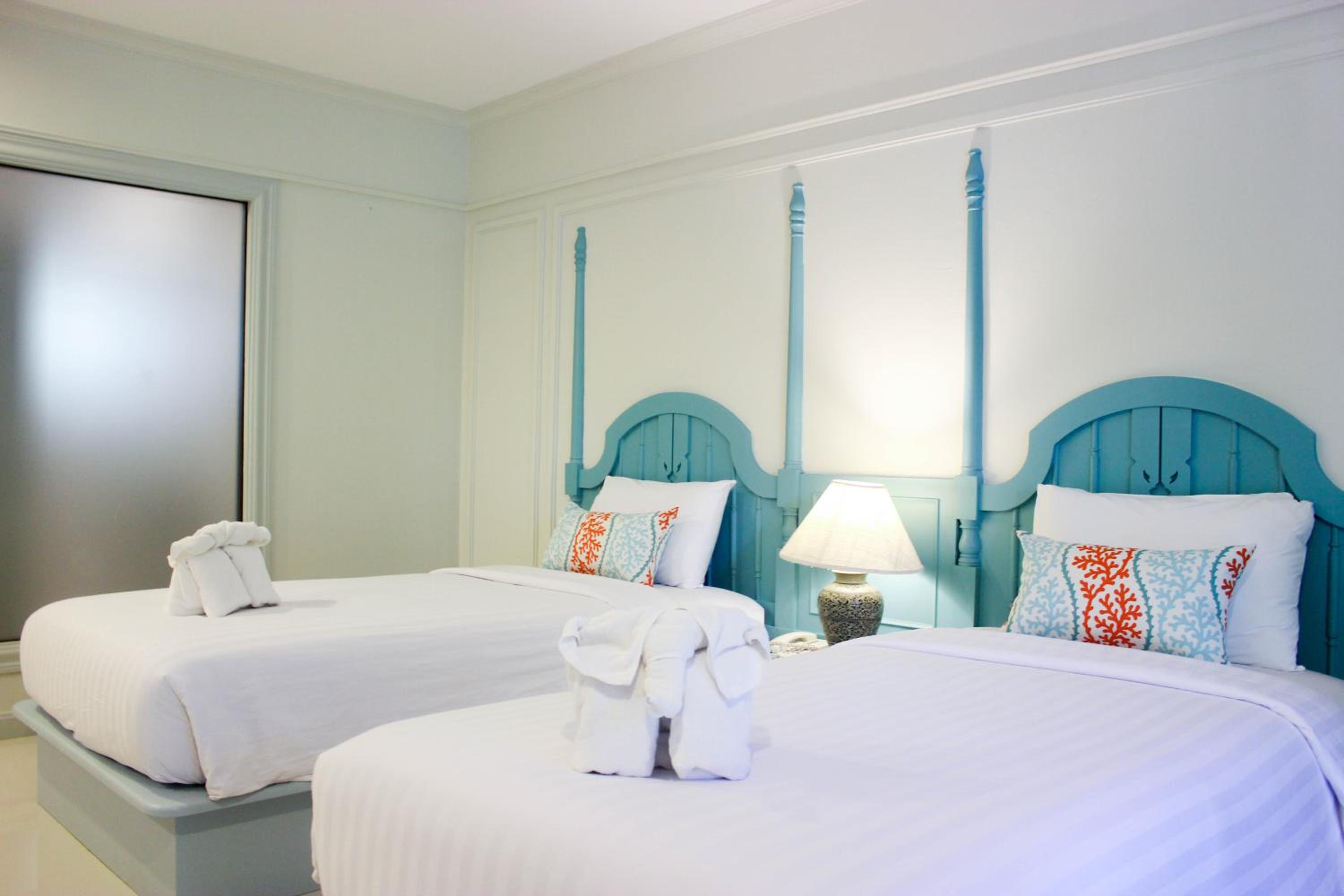 Deluxe Double or Twin Room - Photo 10