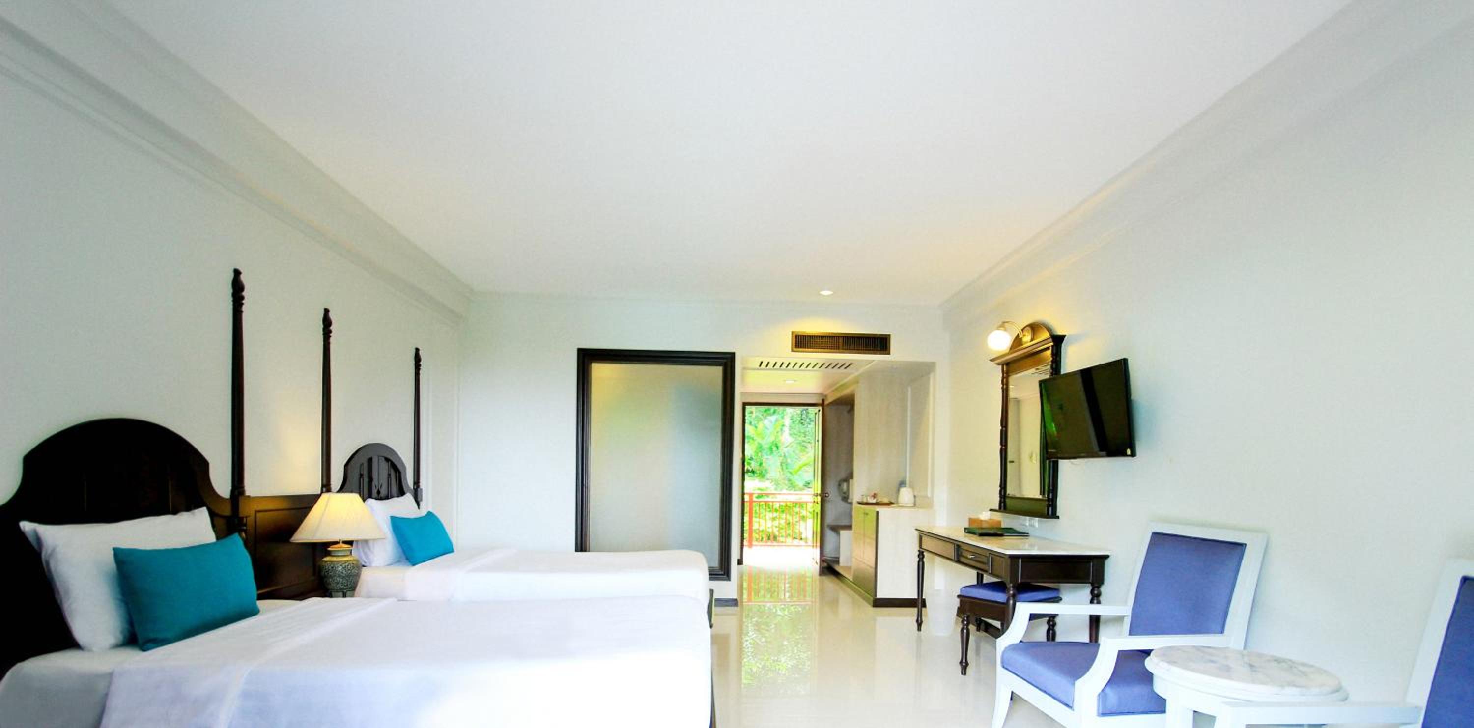Deluxe Double or Twin Room - Photo 12