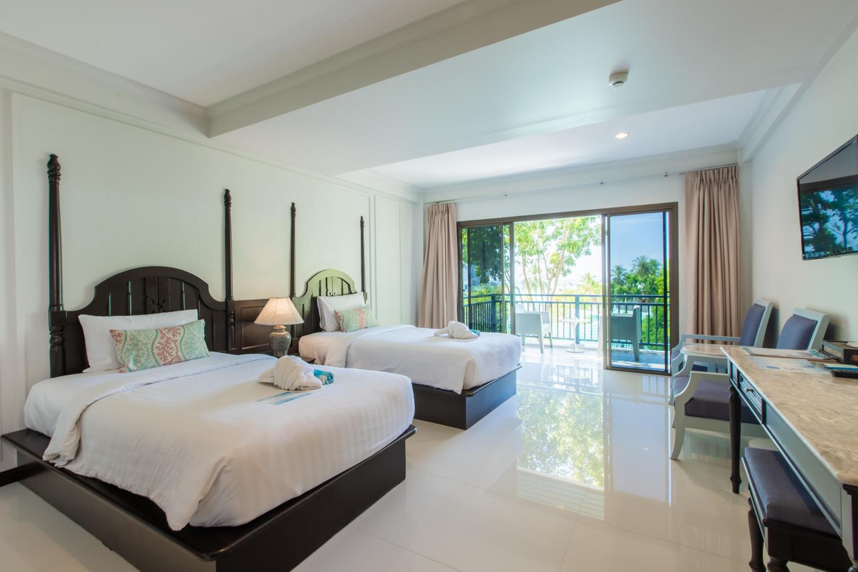 Deluxe Double or Twin Room - Photo 11