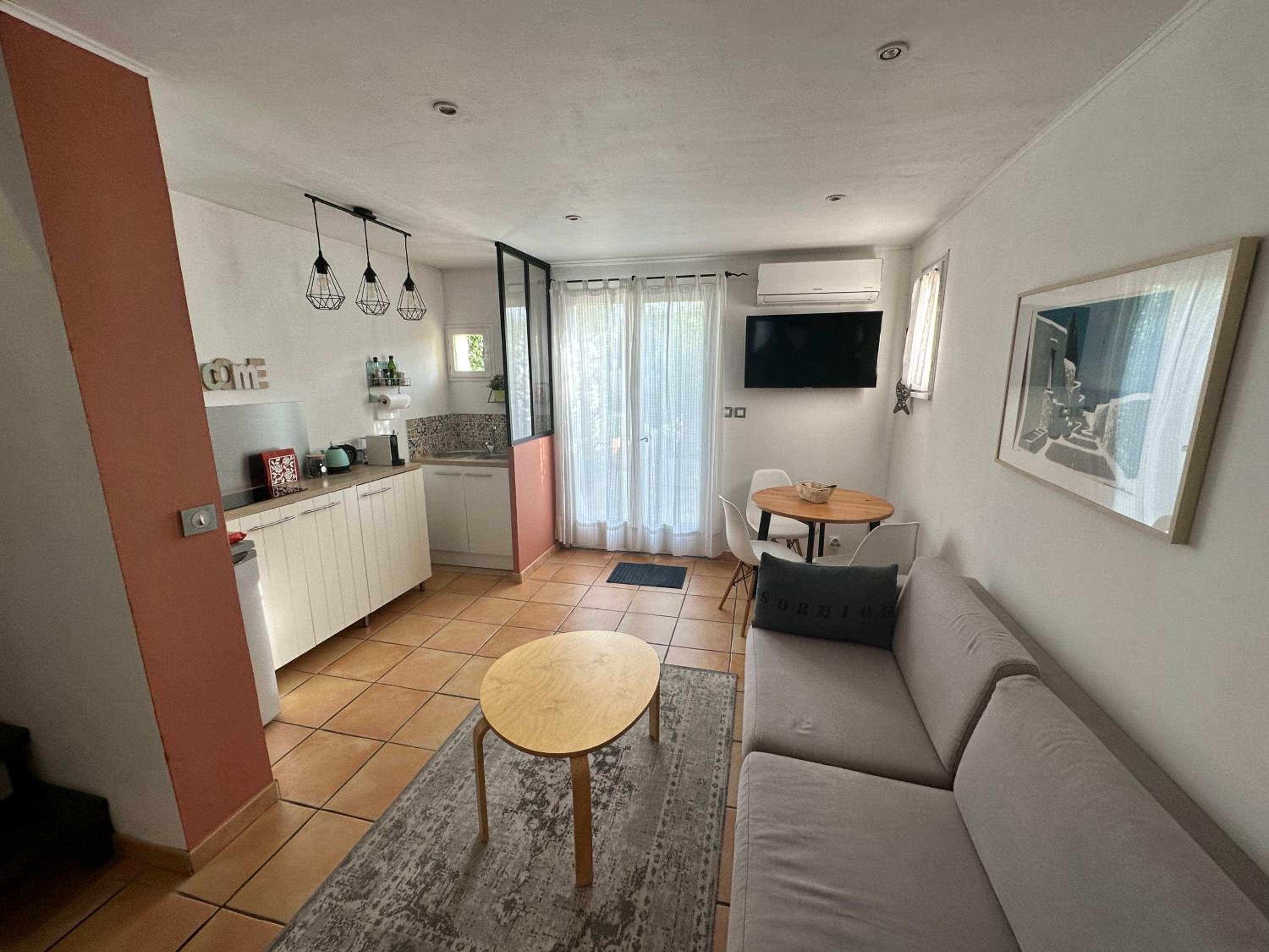 Triple Room with Private External Bathroom - Photo 30
