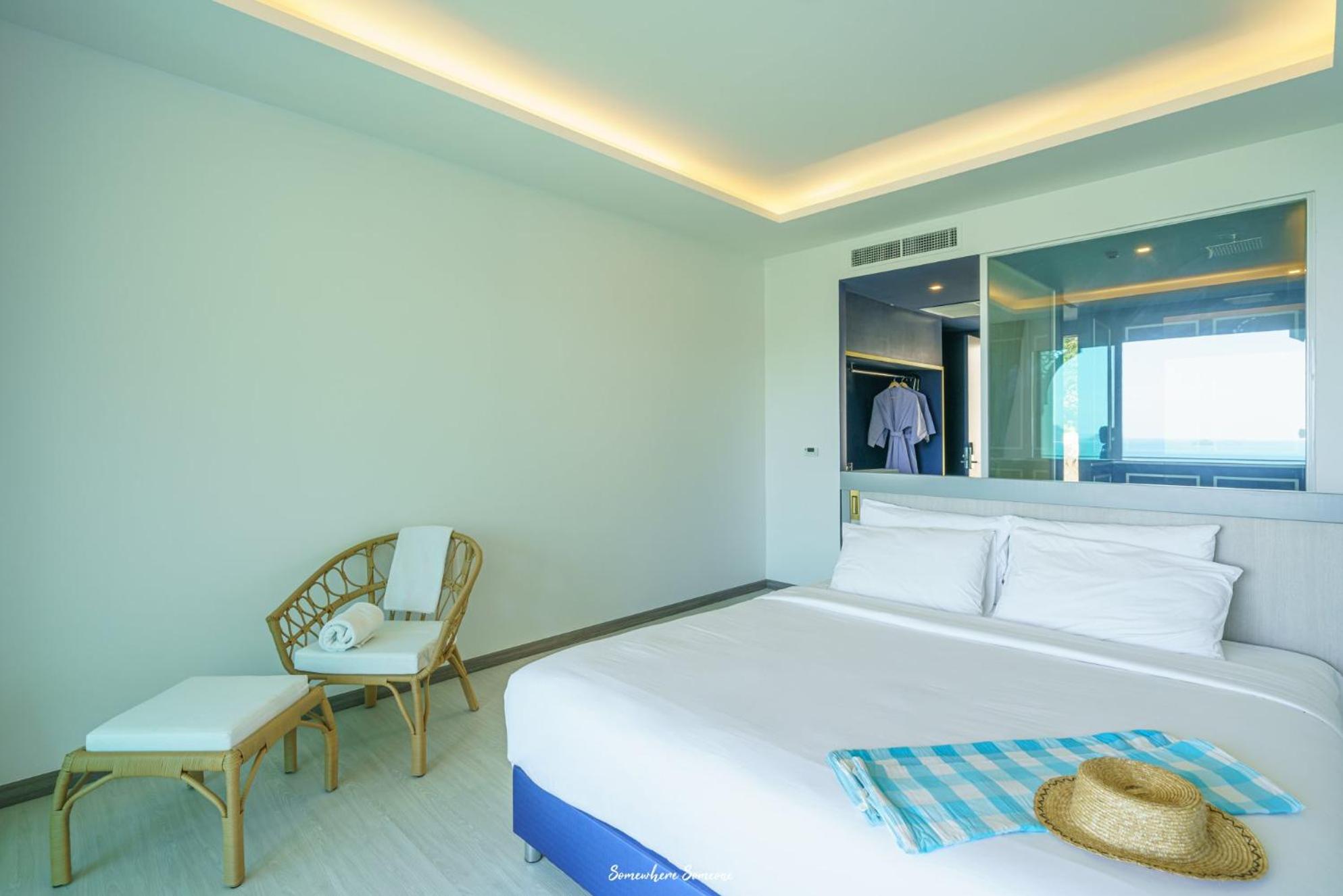 Executive Ocean Jacuzzi Room - Photo 11