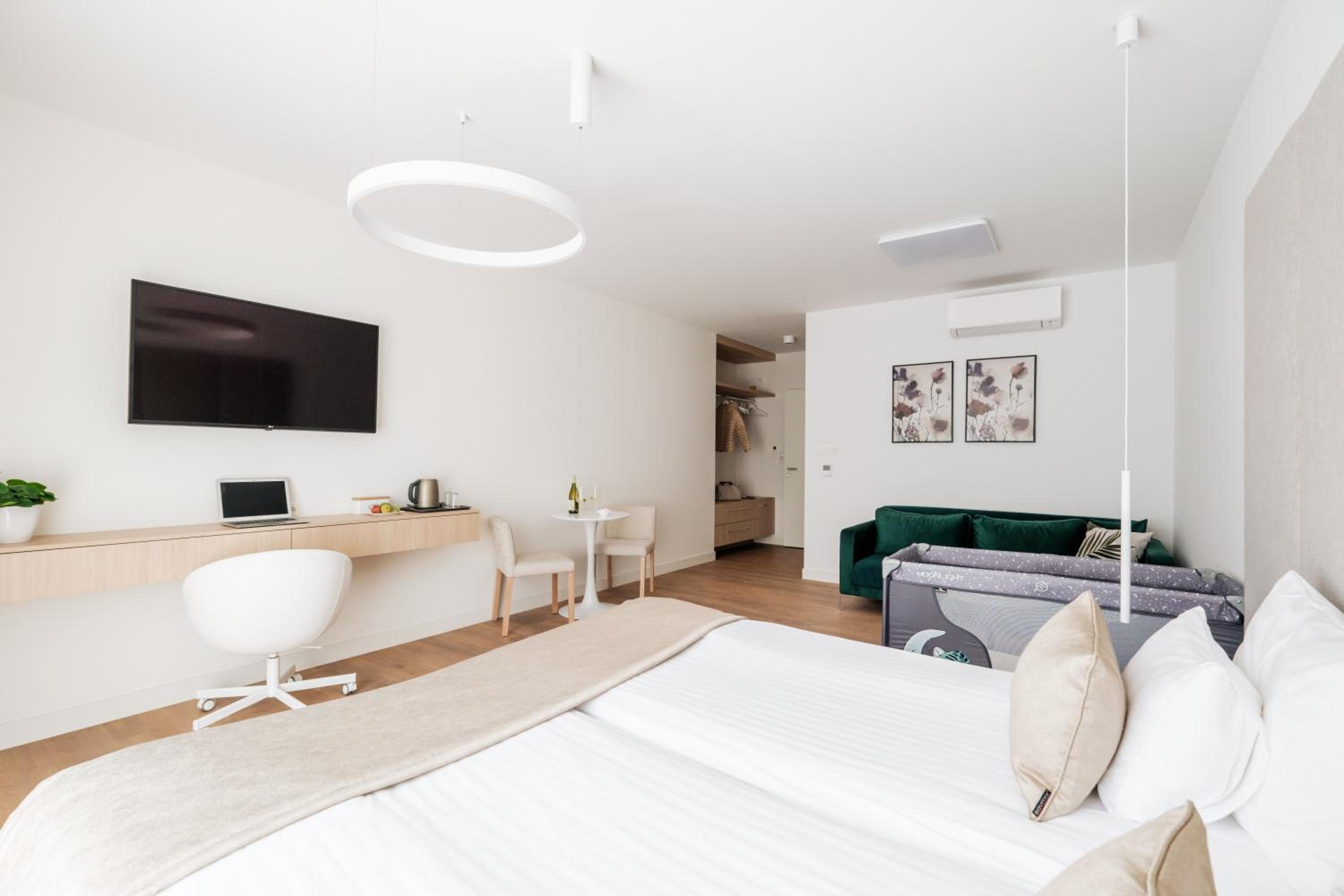 Large Double or Twin Room - Photo 3