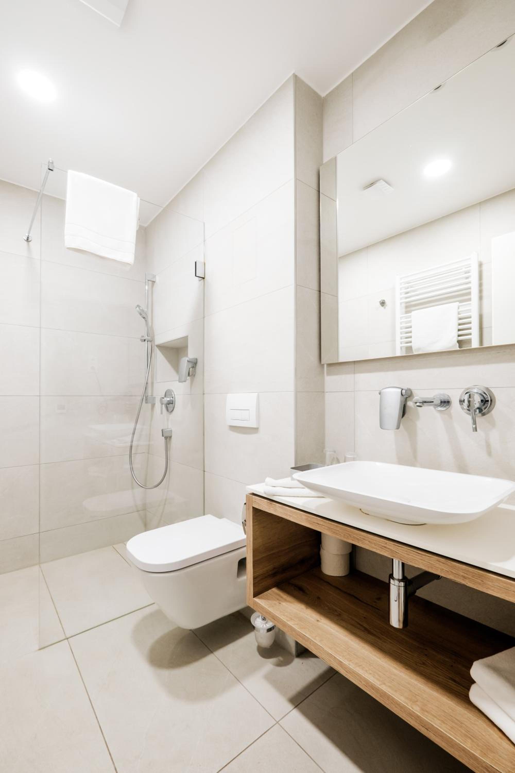 Large Double or Twin Room - Photo 2