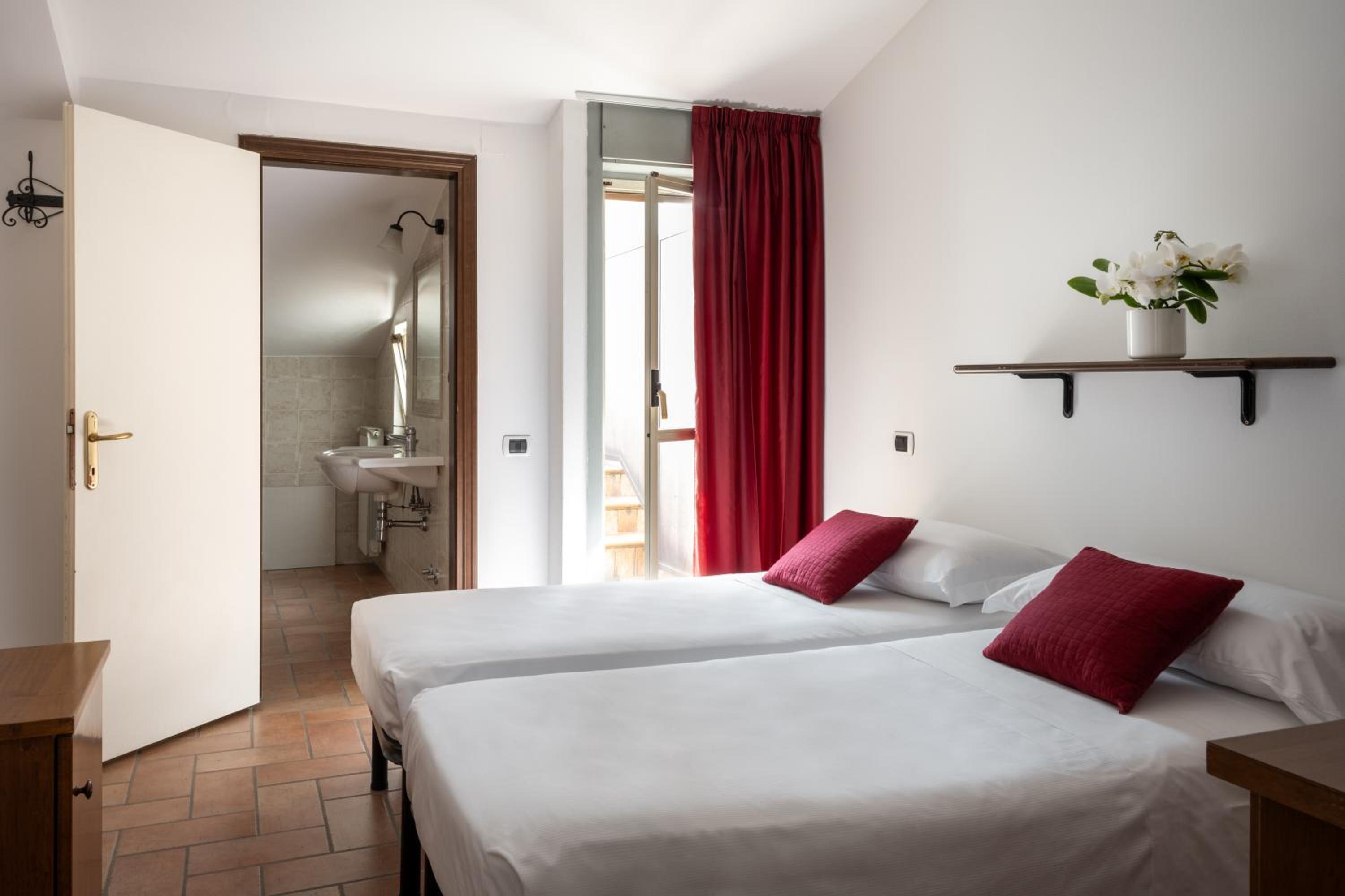 Standard Quadruple Room - Photo 7