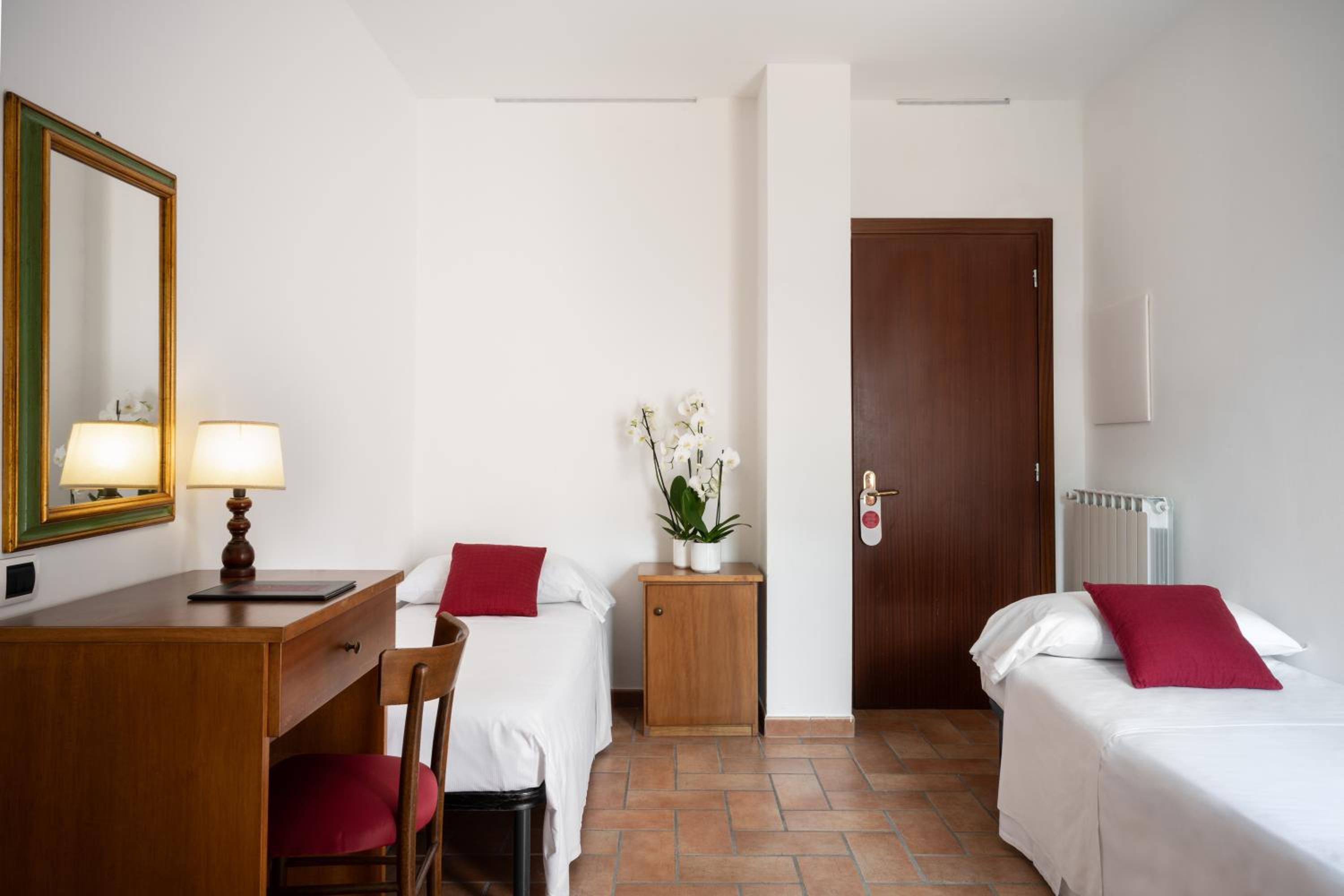 Standard Quadruple Room - Photo 14