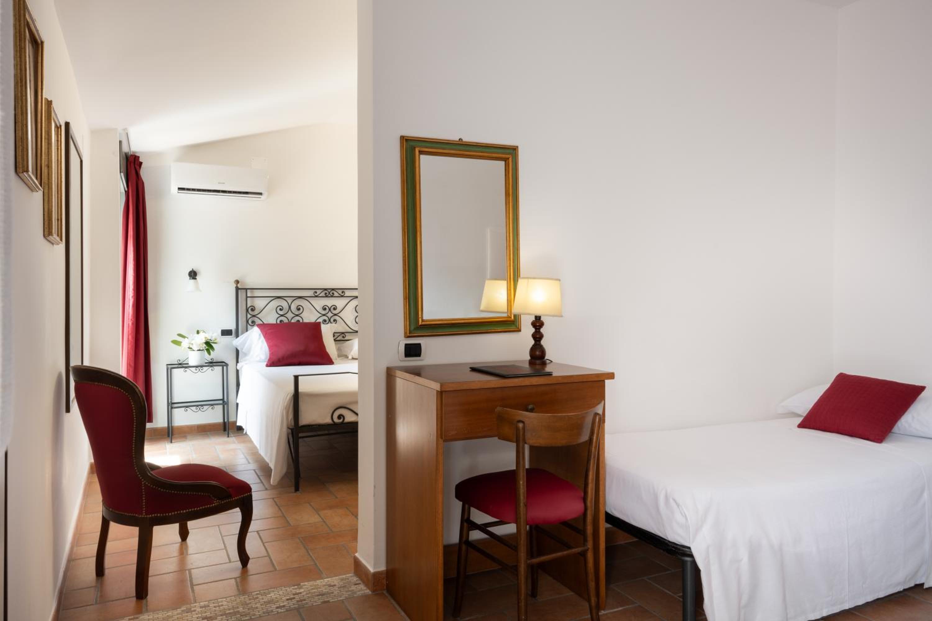 Standard Quadruple Room - Photo 23