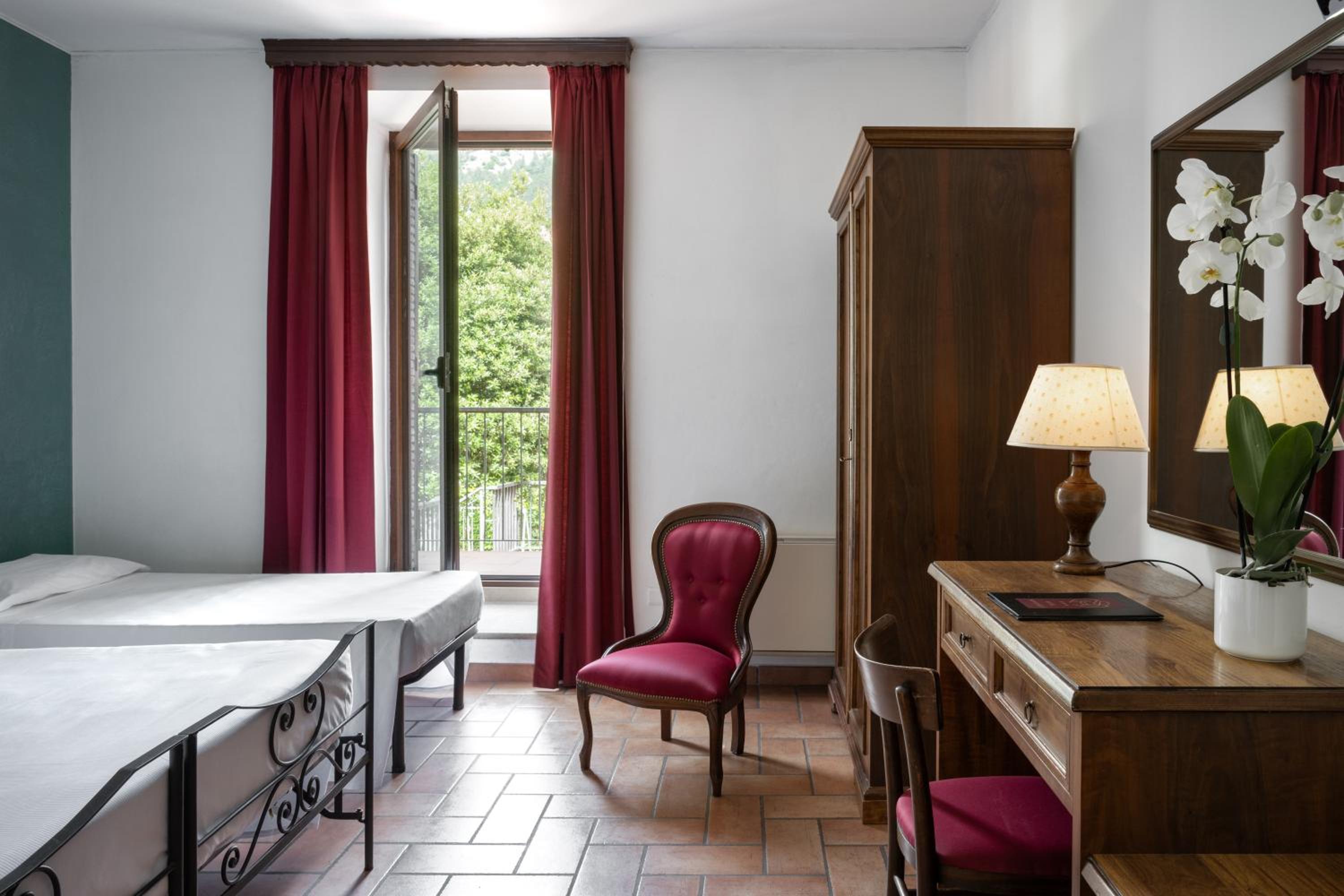 Standard Quadruple Room - Photo 11