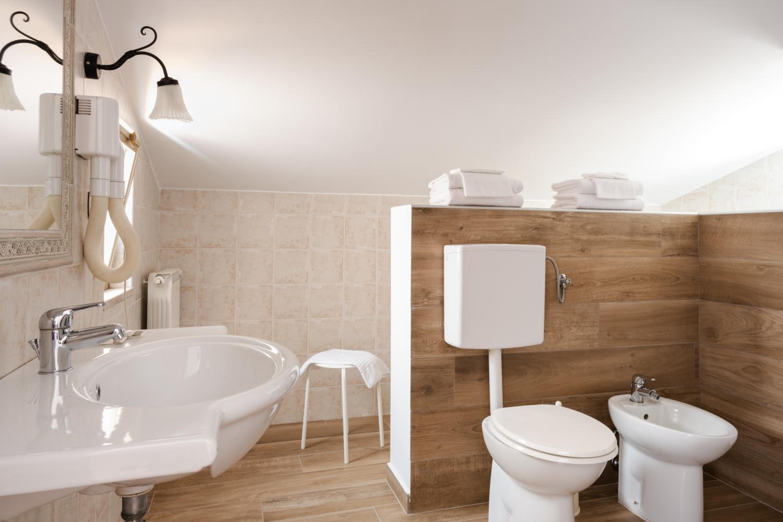 Standard Quadruple Room - Photo 15
