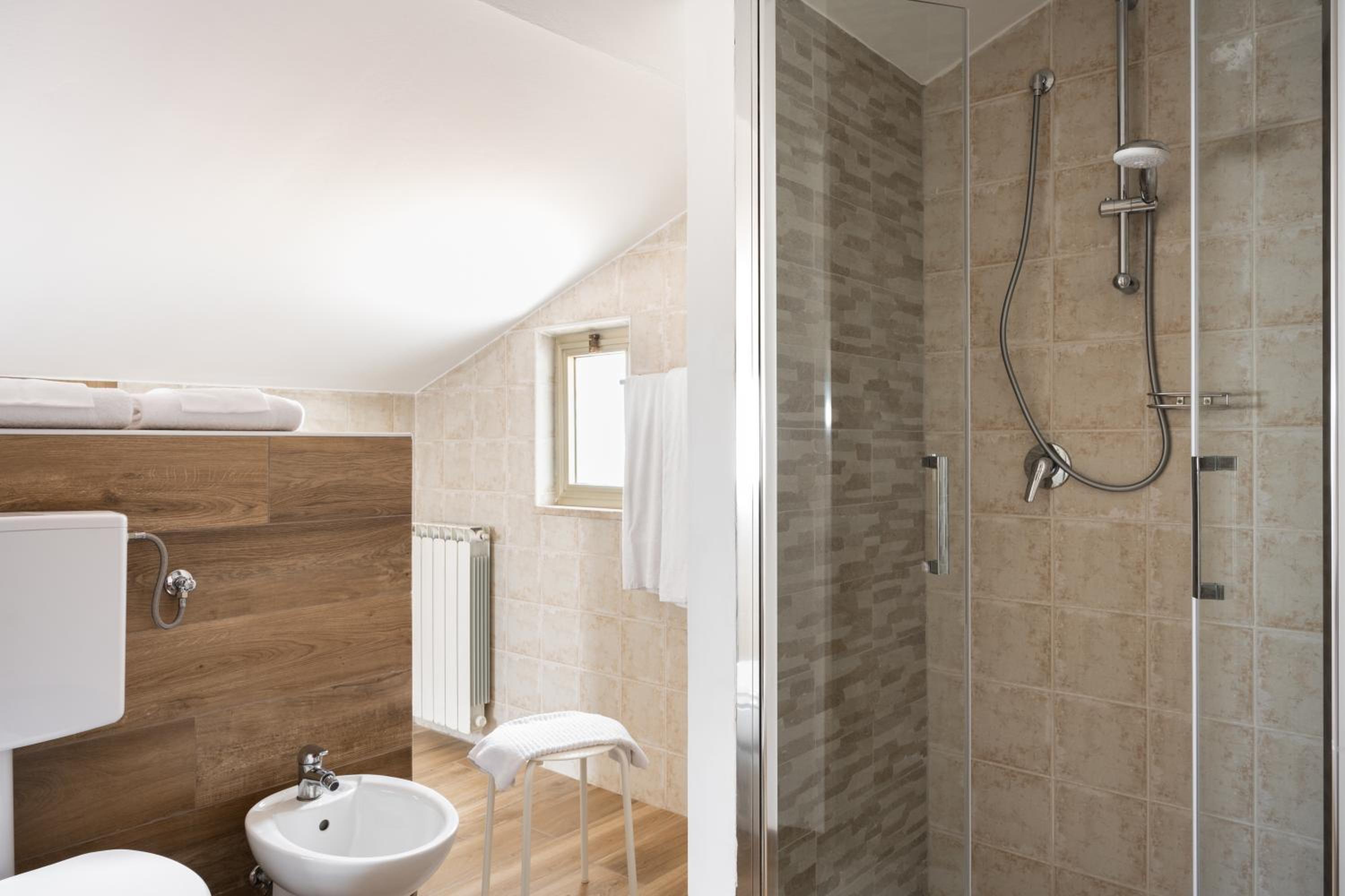 Standard Quadruple Room - Photo 16