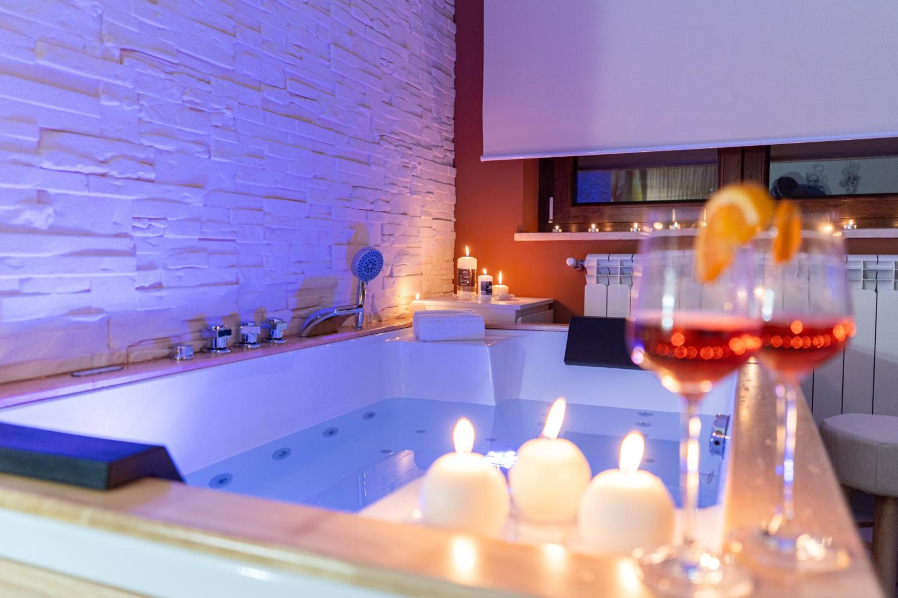 Suite with Spa Access - Photo 14