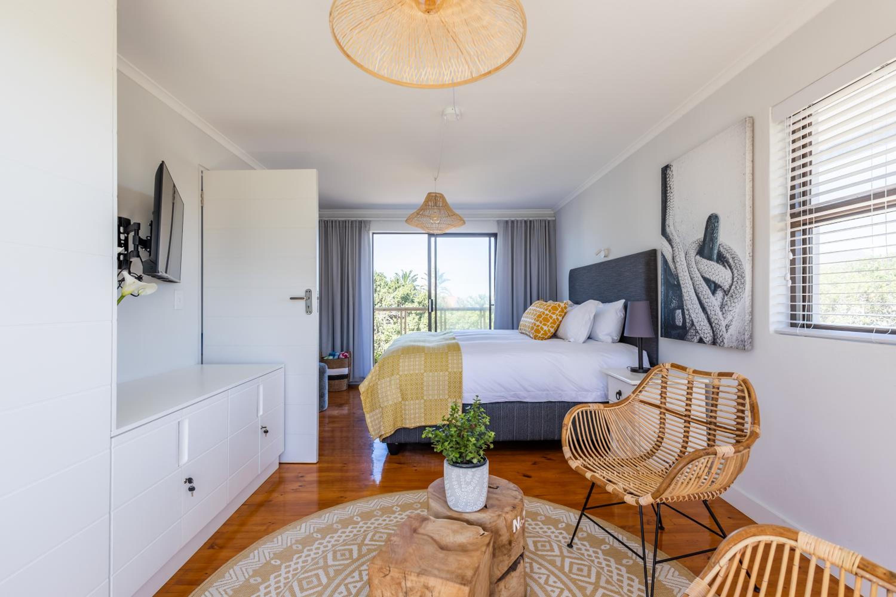 Four-Bedroom House photo 1