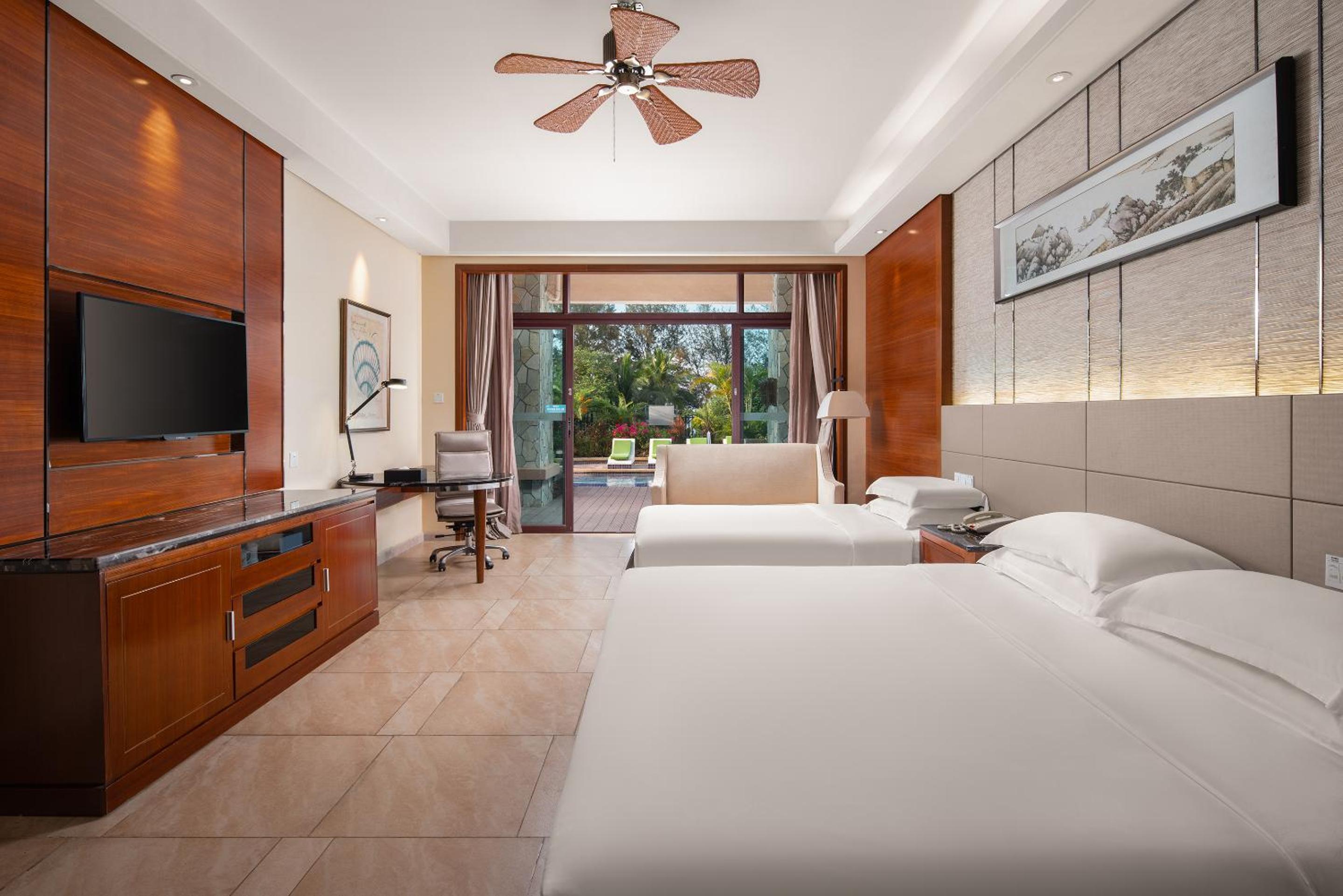 Triple Room with Pool View photo 2