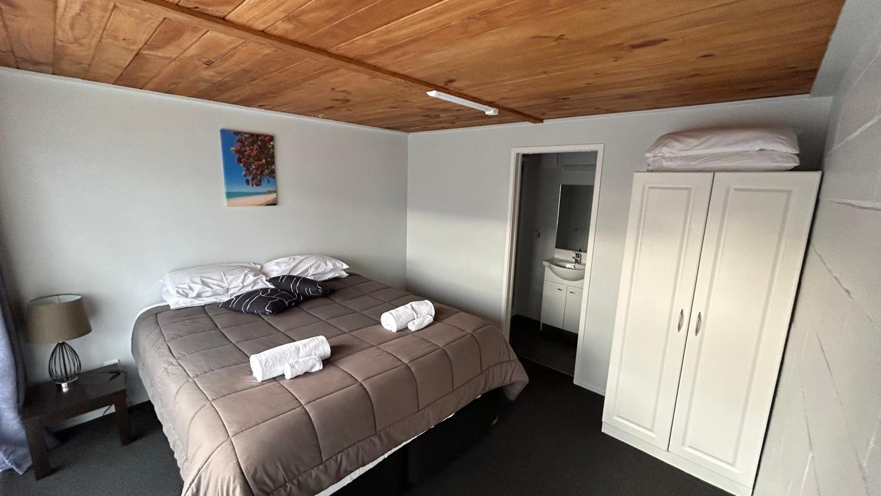 One-Bedroom Apartment - Non-Smoking photo 3