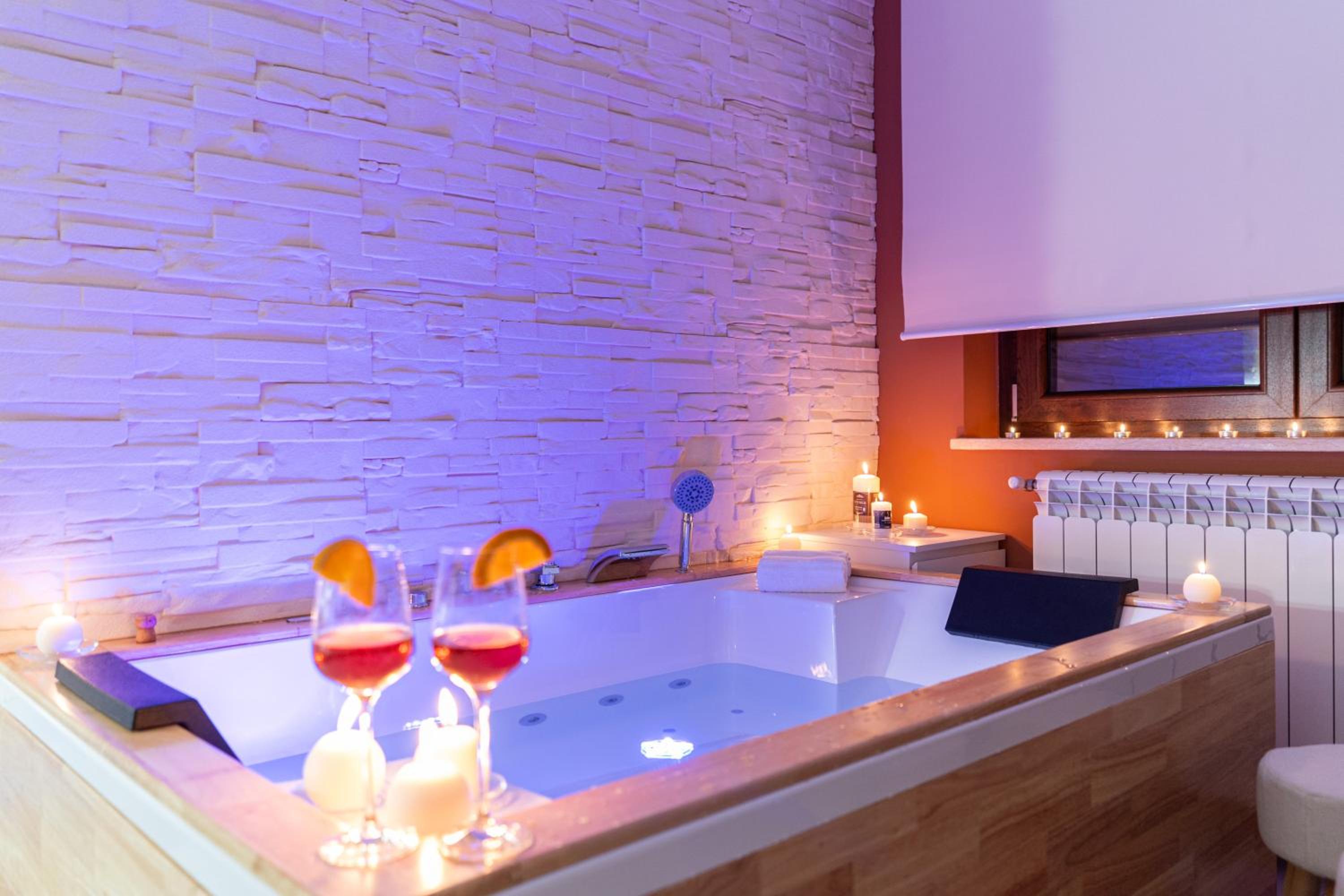 Suite with Spa Access - Photo 5