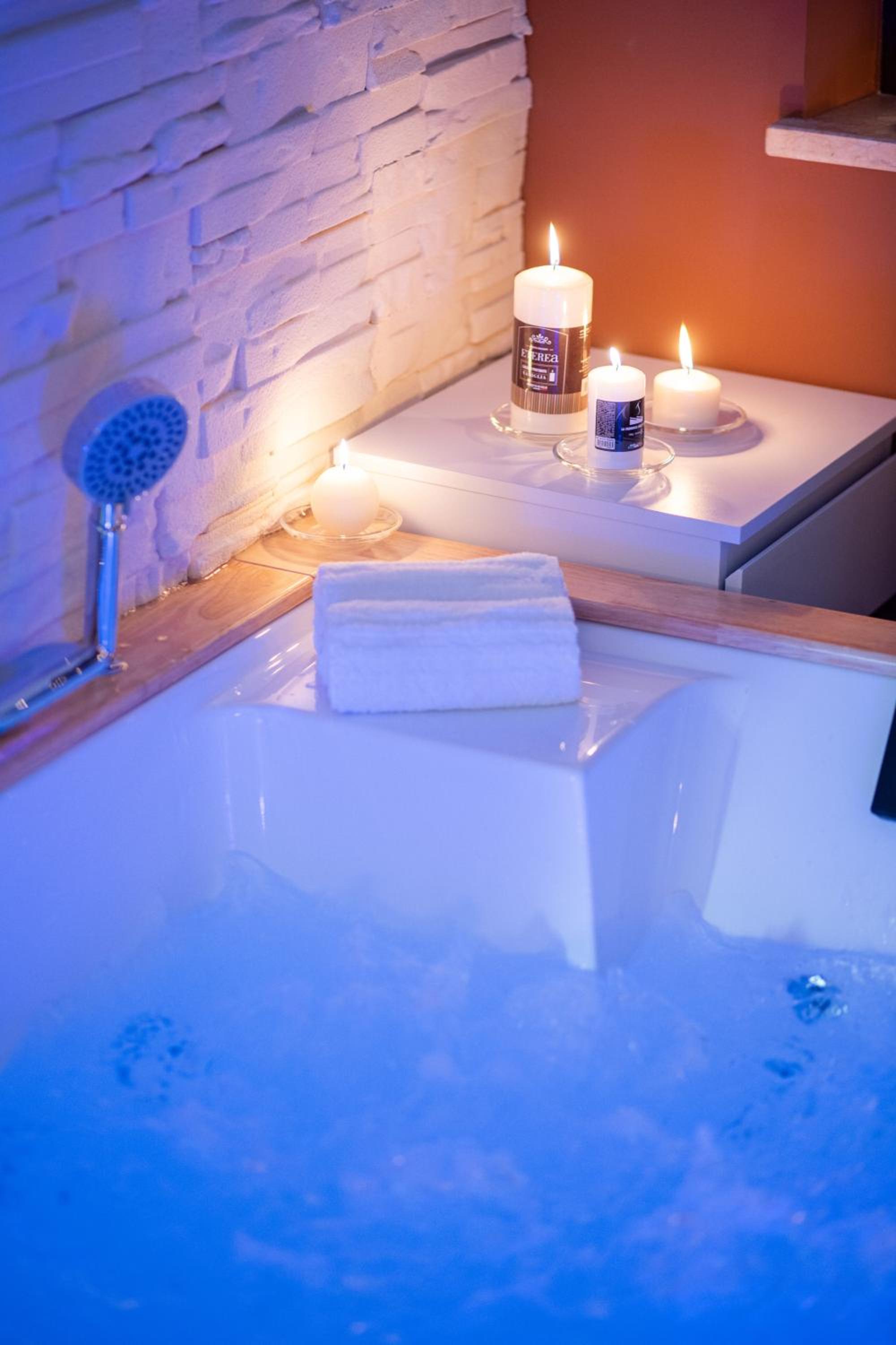 Suite with Spa Access - Photo 4