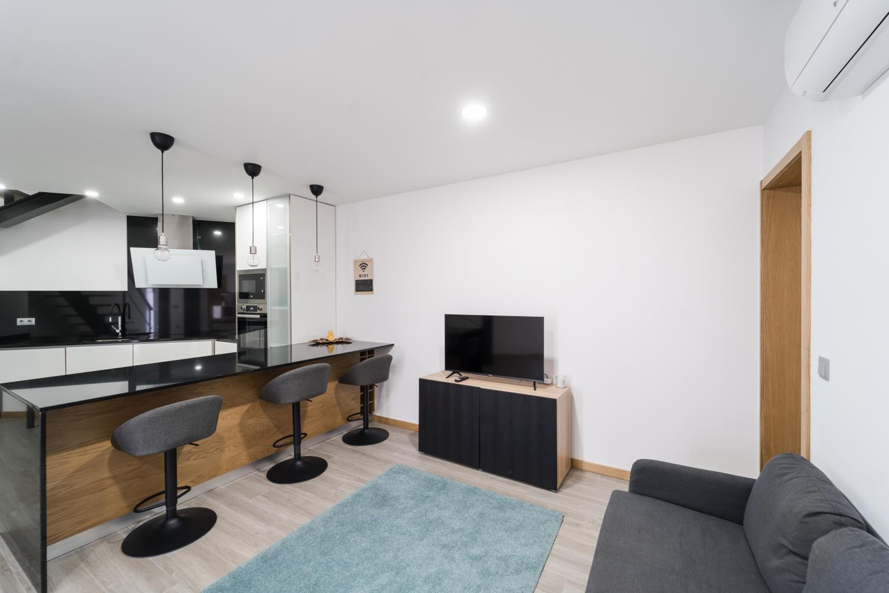 Three-Bedroom House photo 2