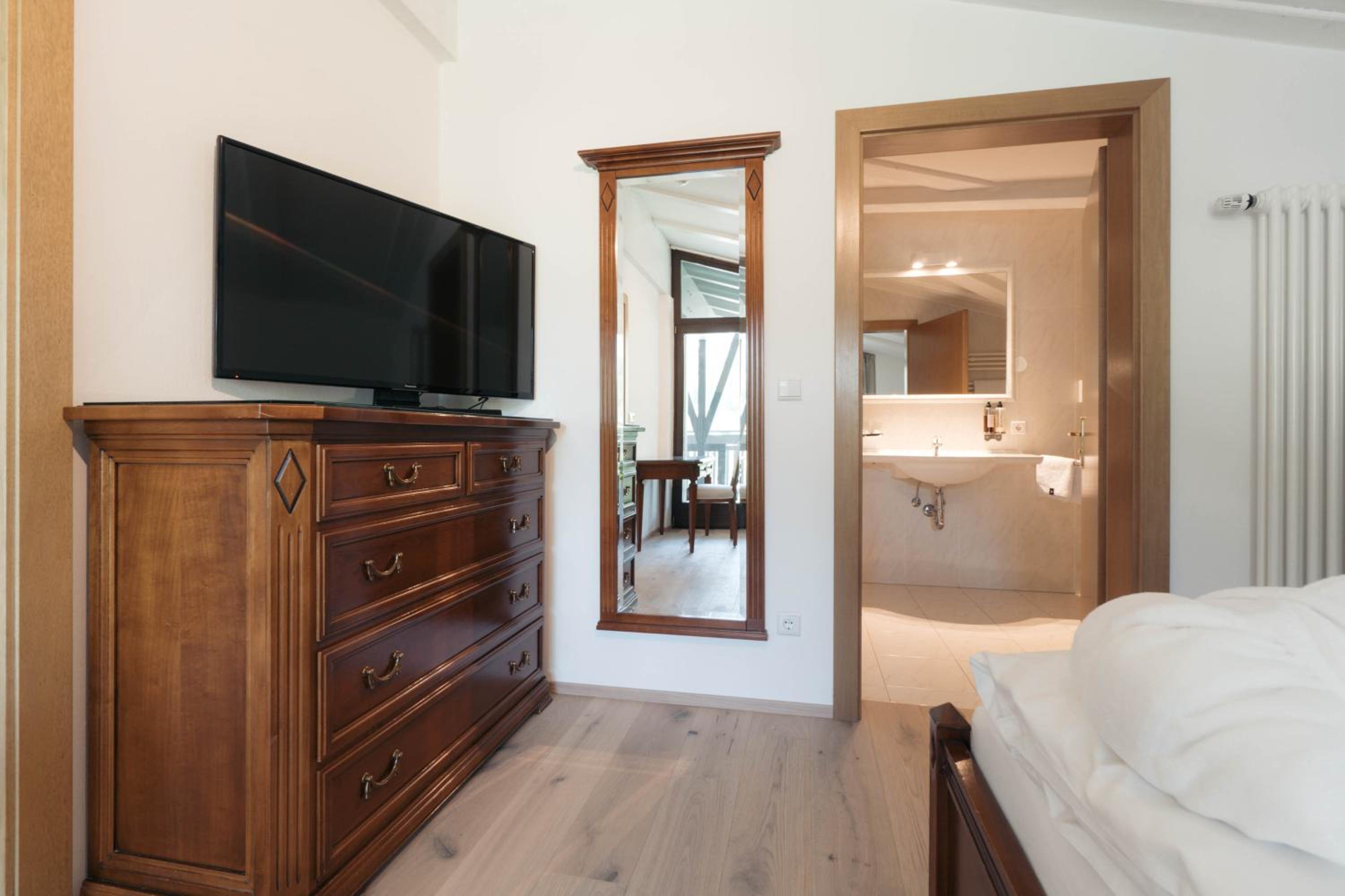 Suite - Photo 3