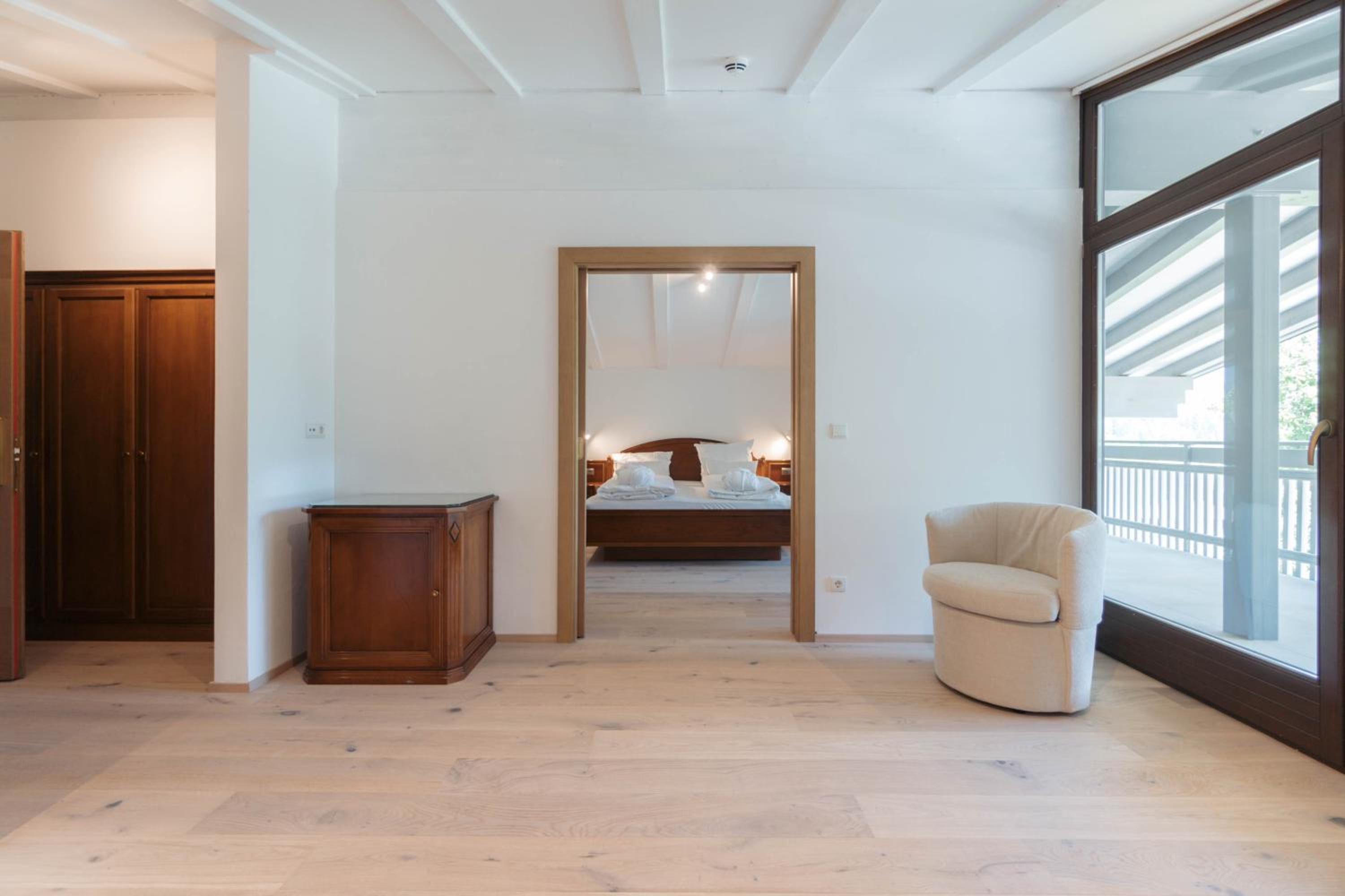 Suite - Photo 7
