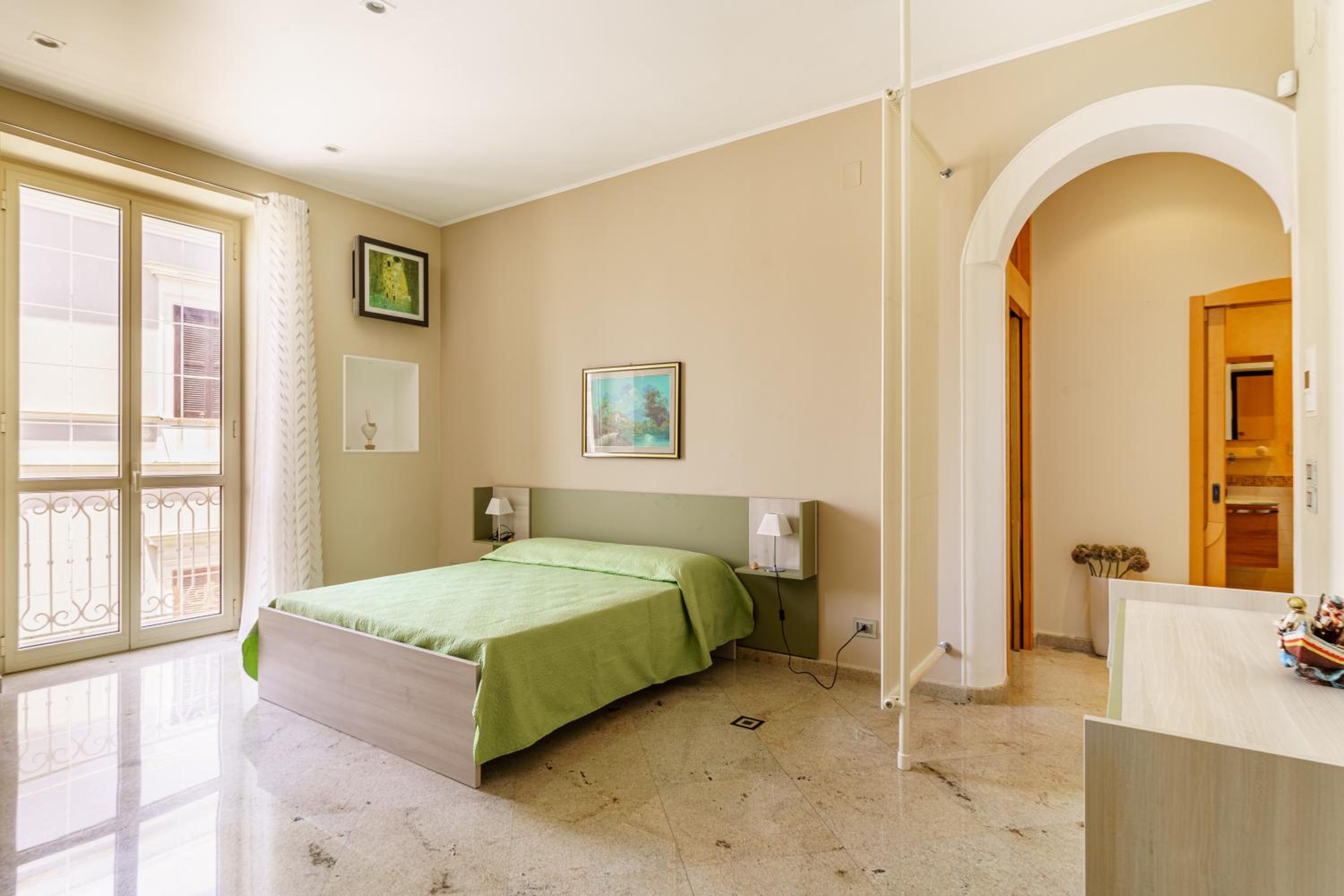 One-Bedroom Apartment