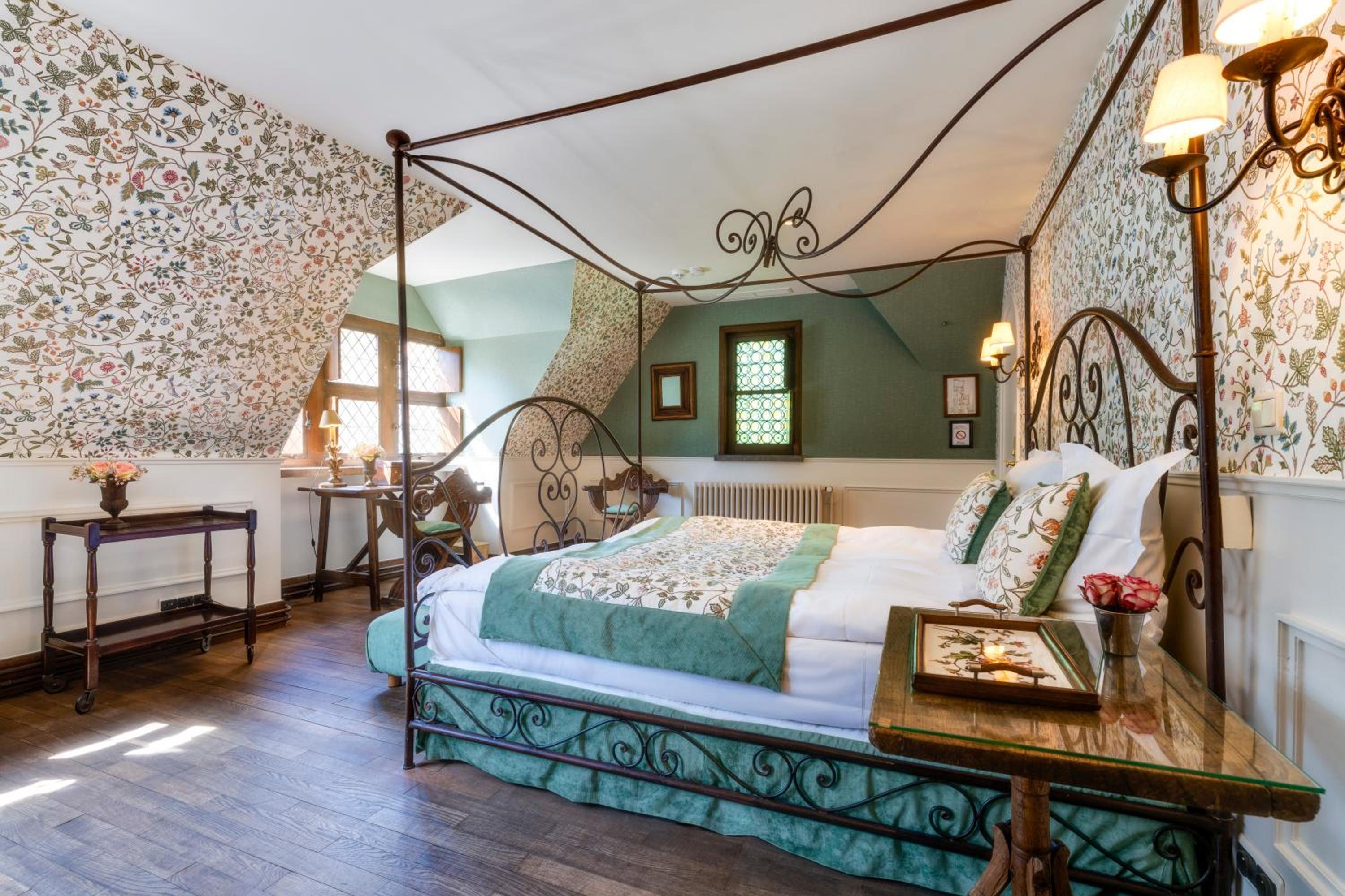 Luxury Suite with Canal View