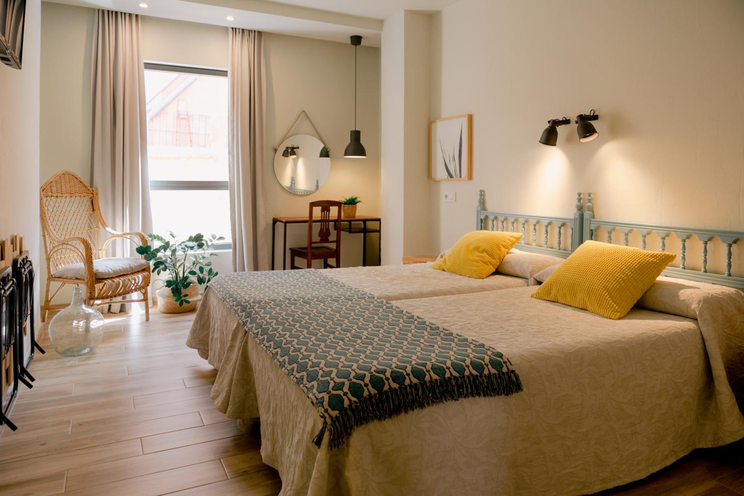 Superior Twin Room - Photo 4
