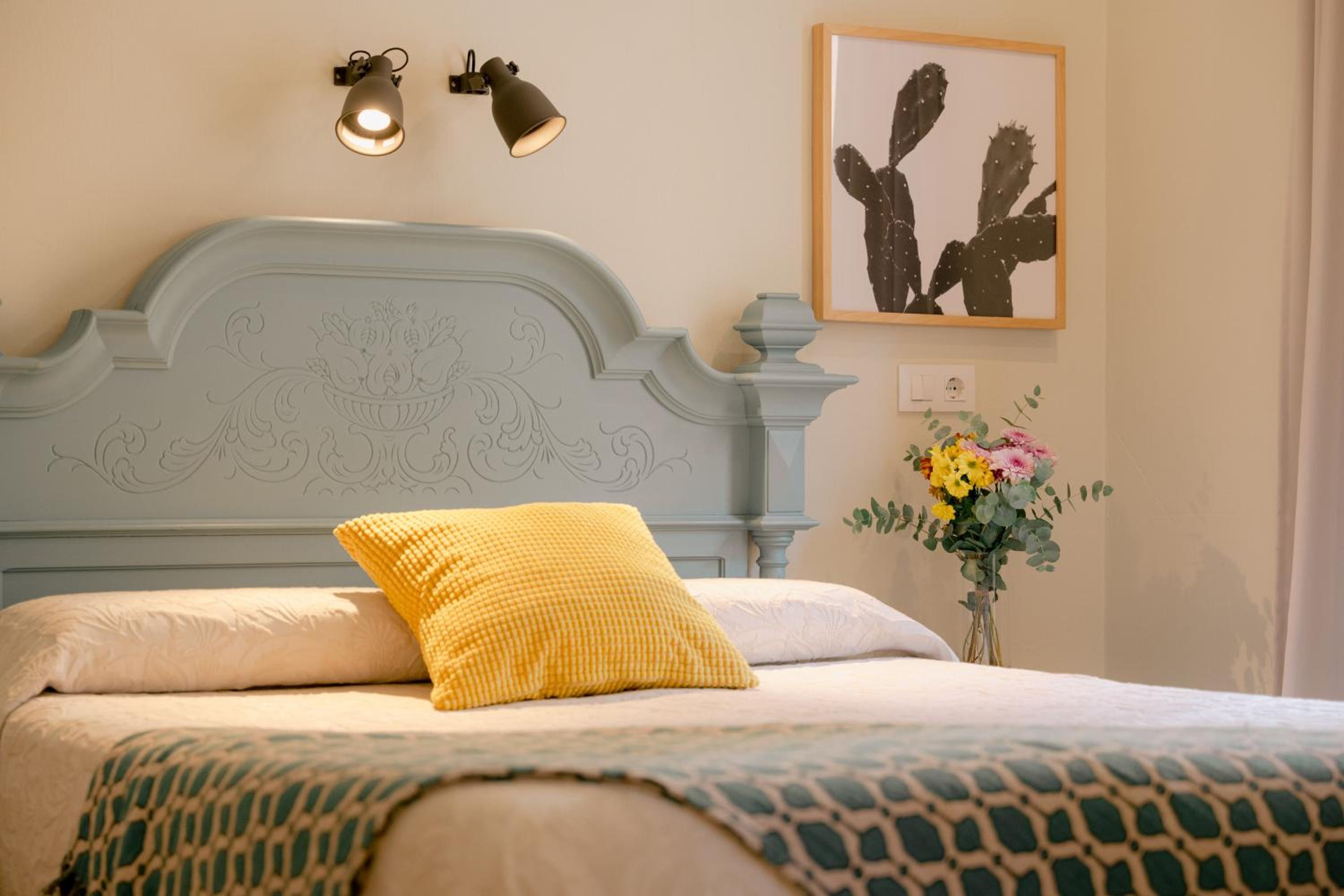 Twin Room - Photo 2