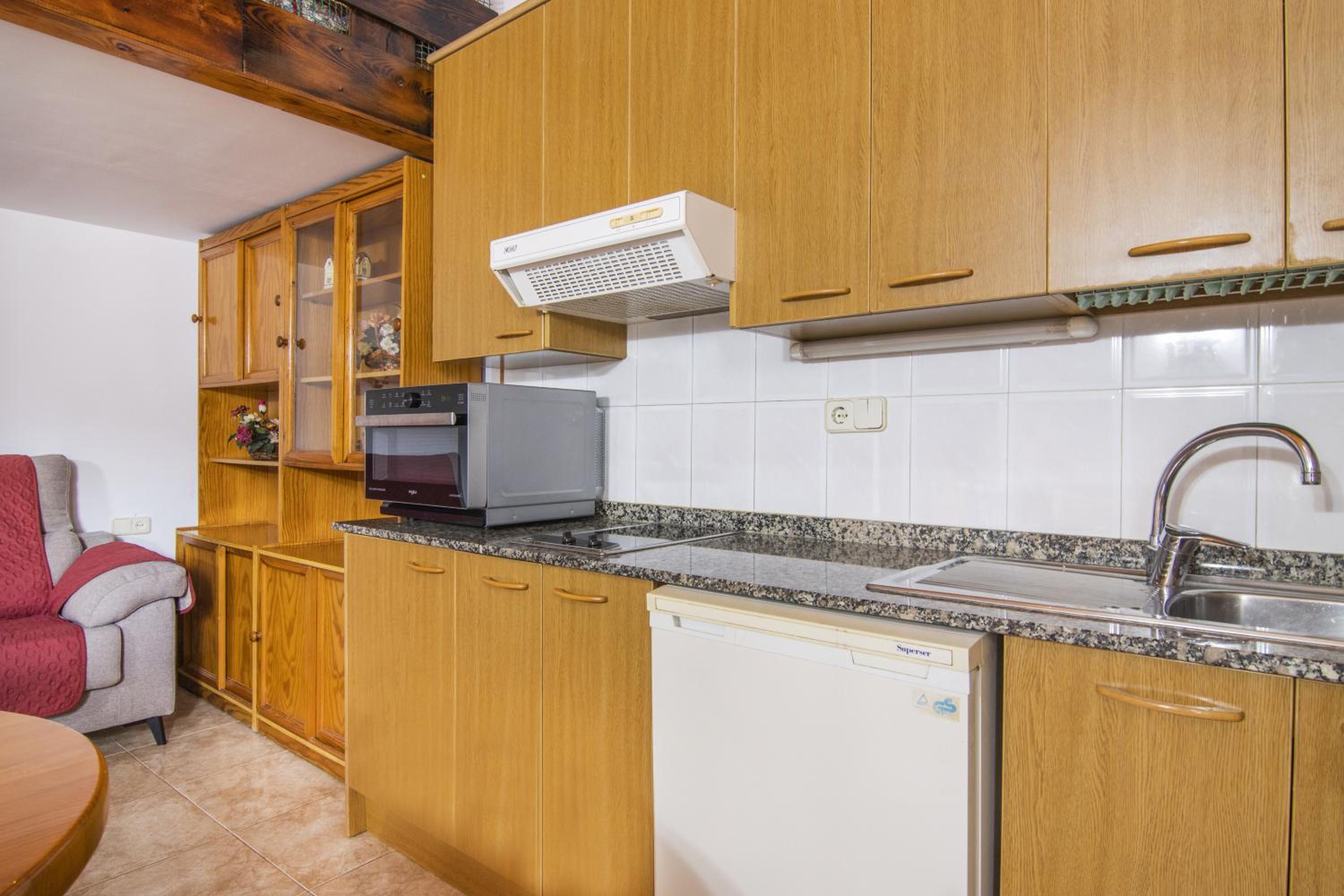 Two-Bedroom Apartment with Mountain View photo 3