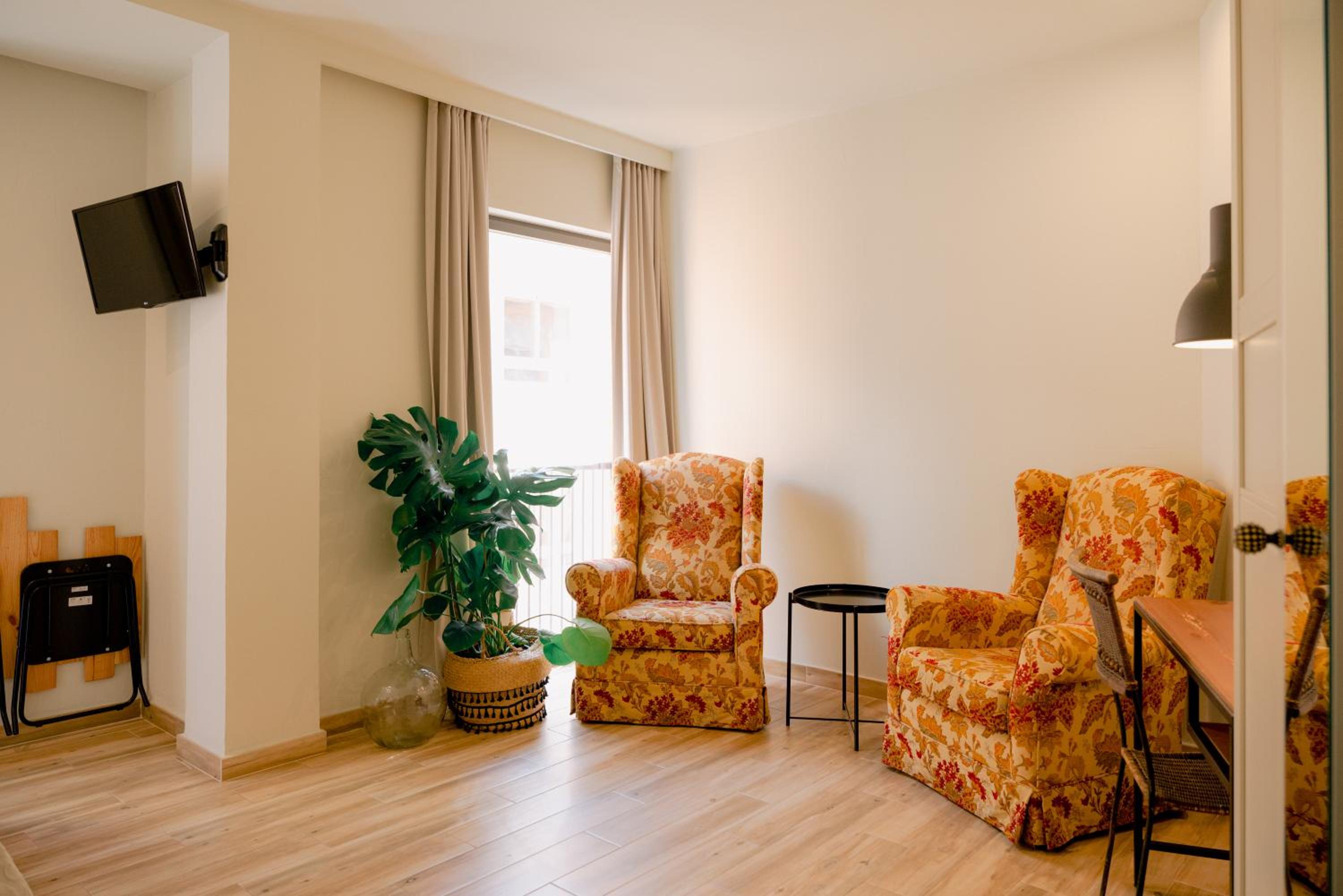Twin Room - Photo 5