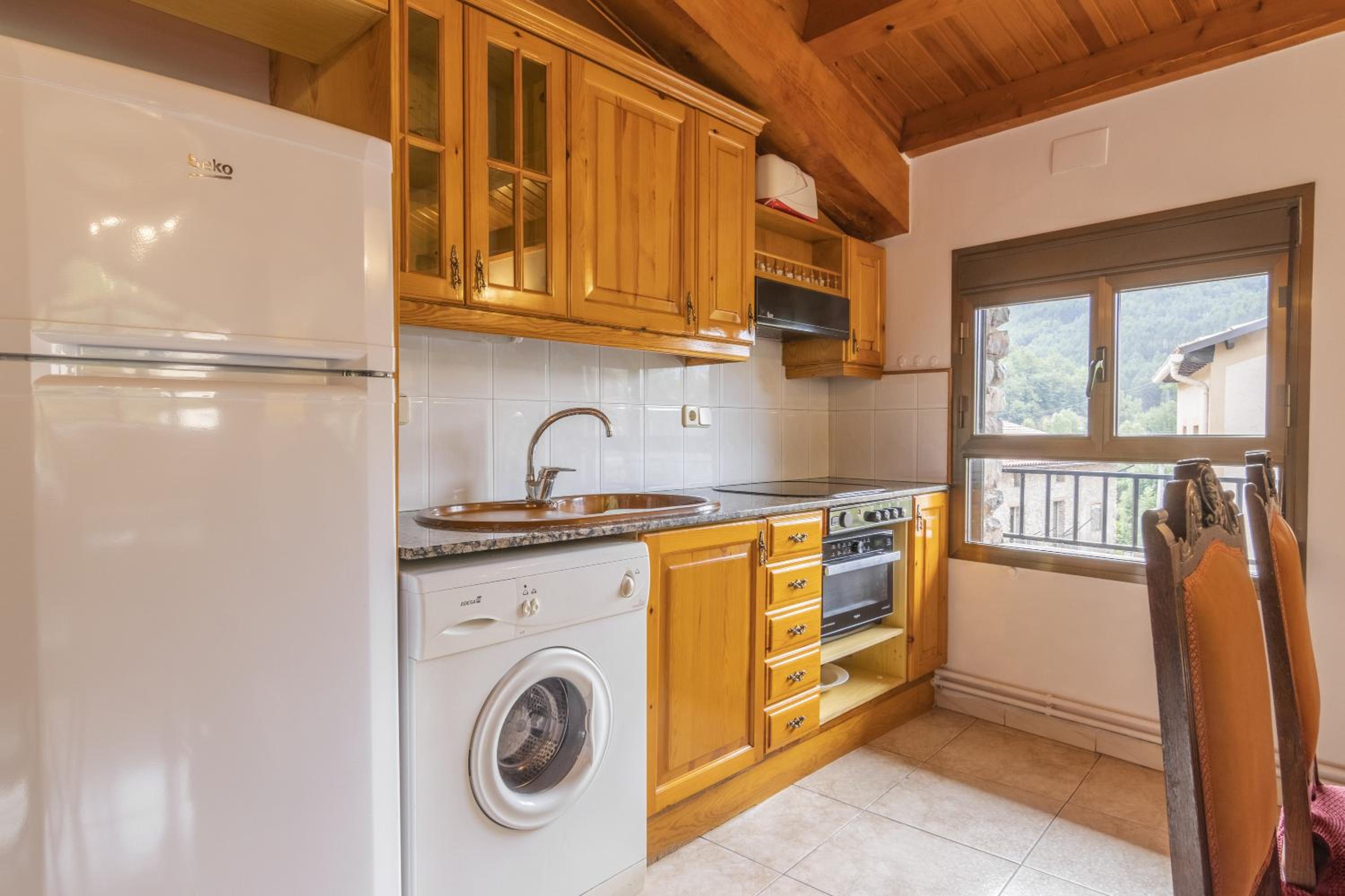 Three-Bedroom Apartment with Mountain View photo 3
