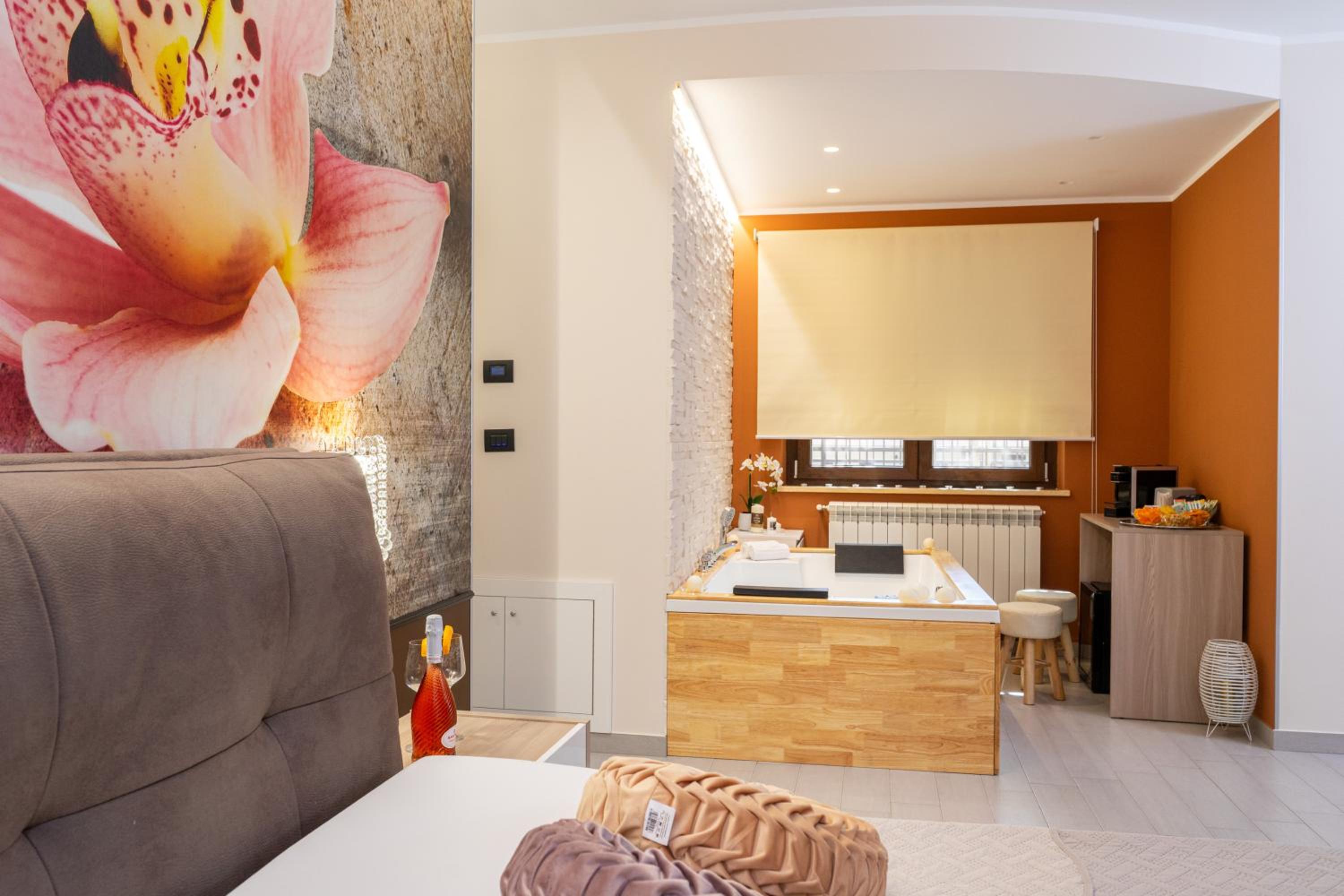 Suite with Spa Access - Photo 10