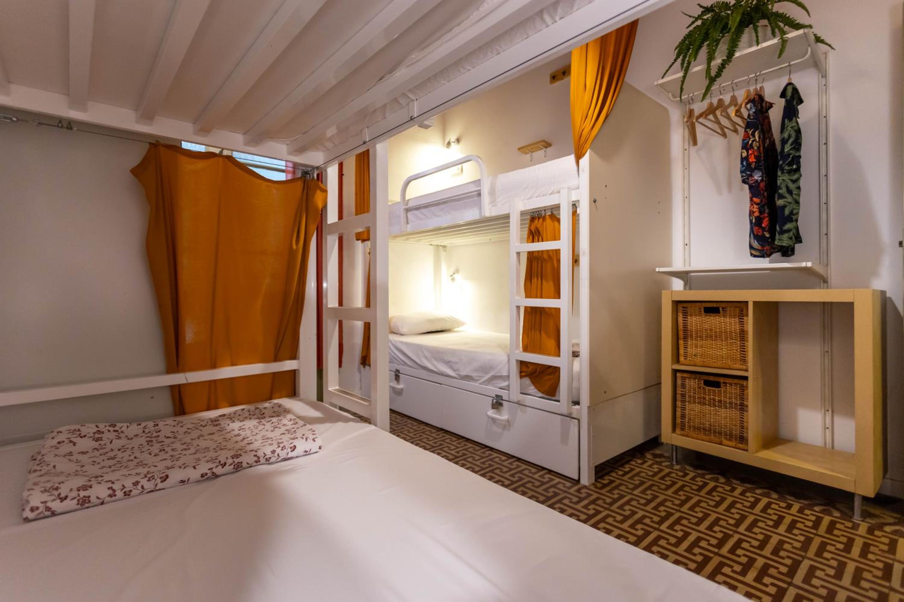 Bed in 4-Bed Mixed Dormitory Room photo 3