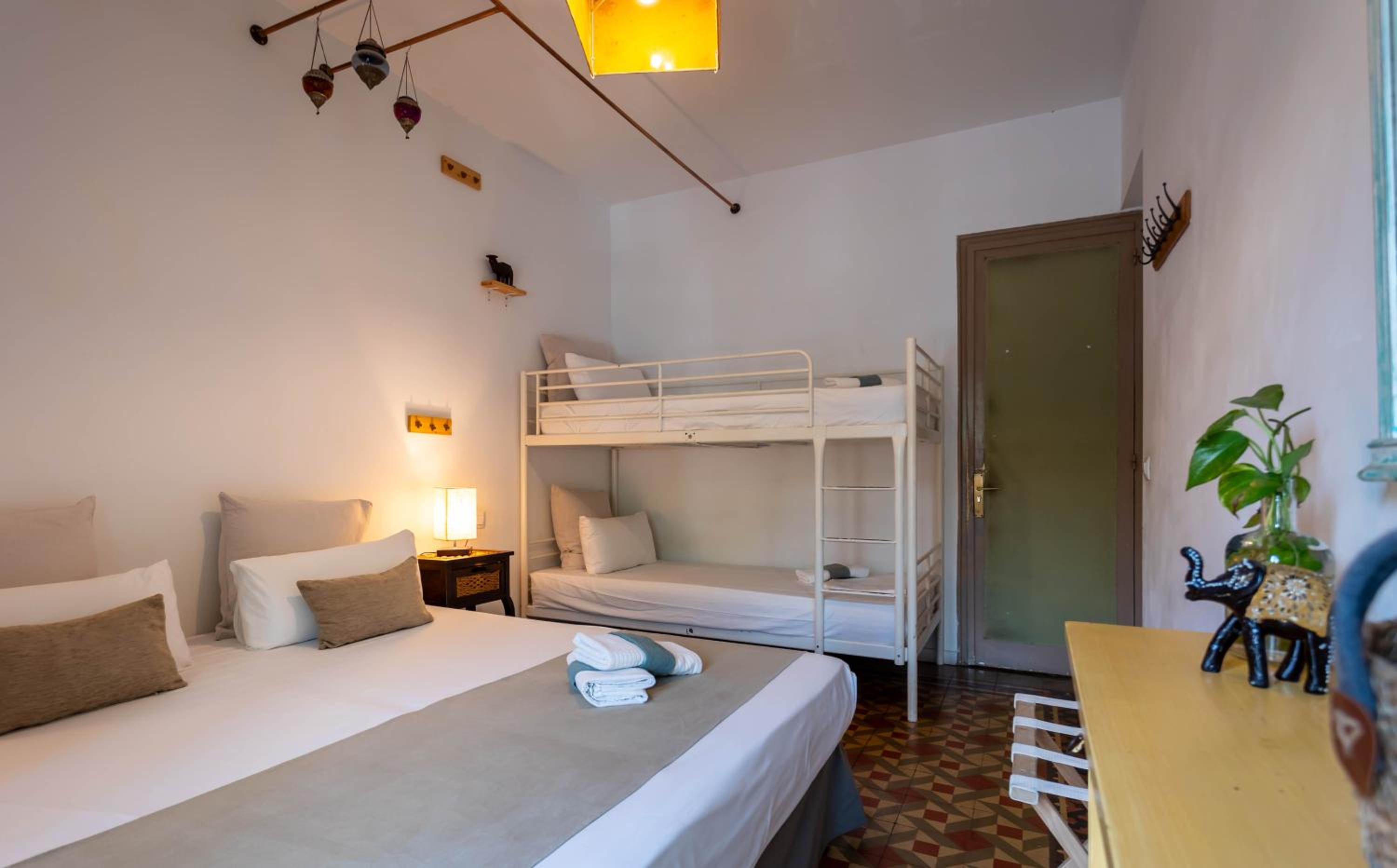 Triple Room with Shared Bathroom photo 2
